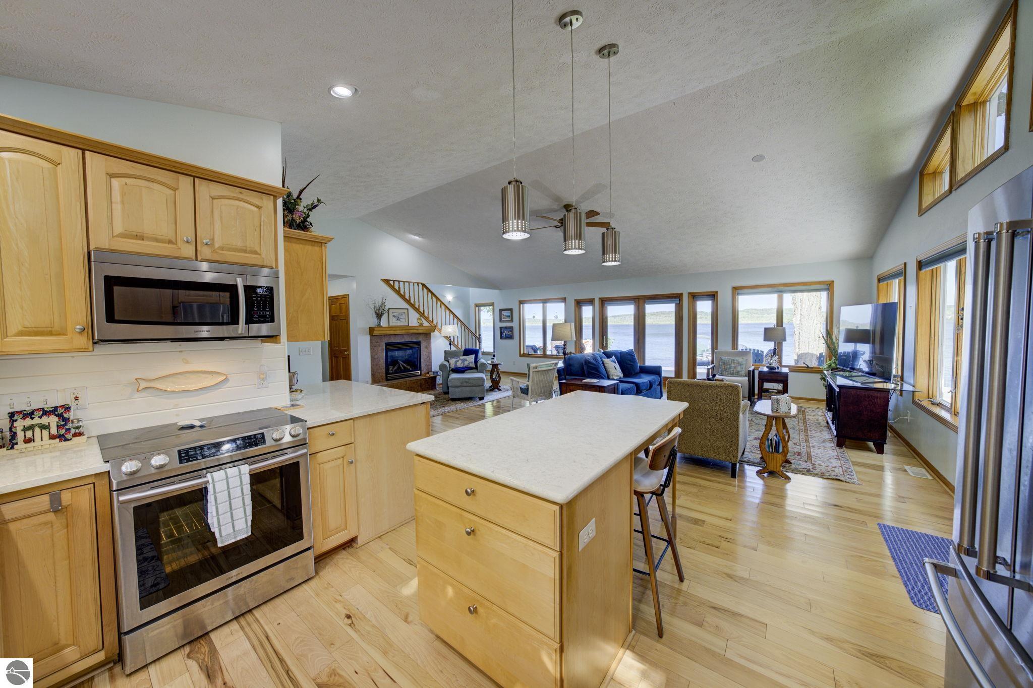 5093 S Camelot