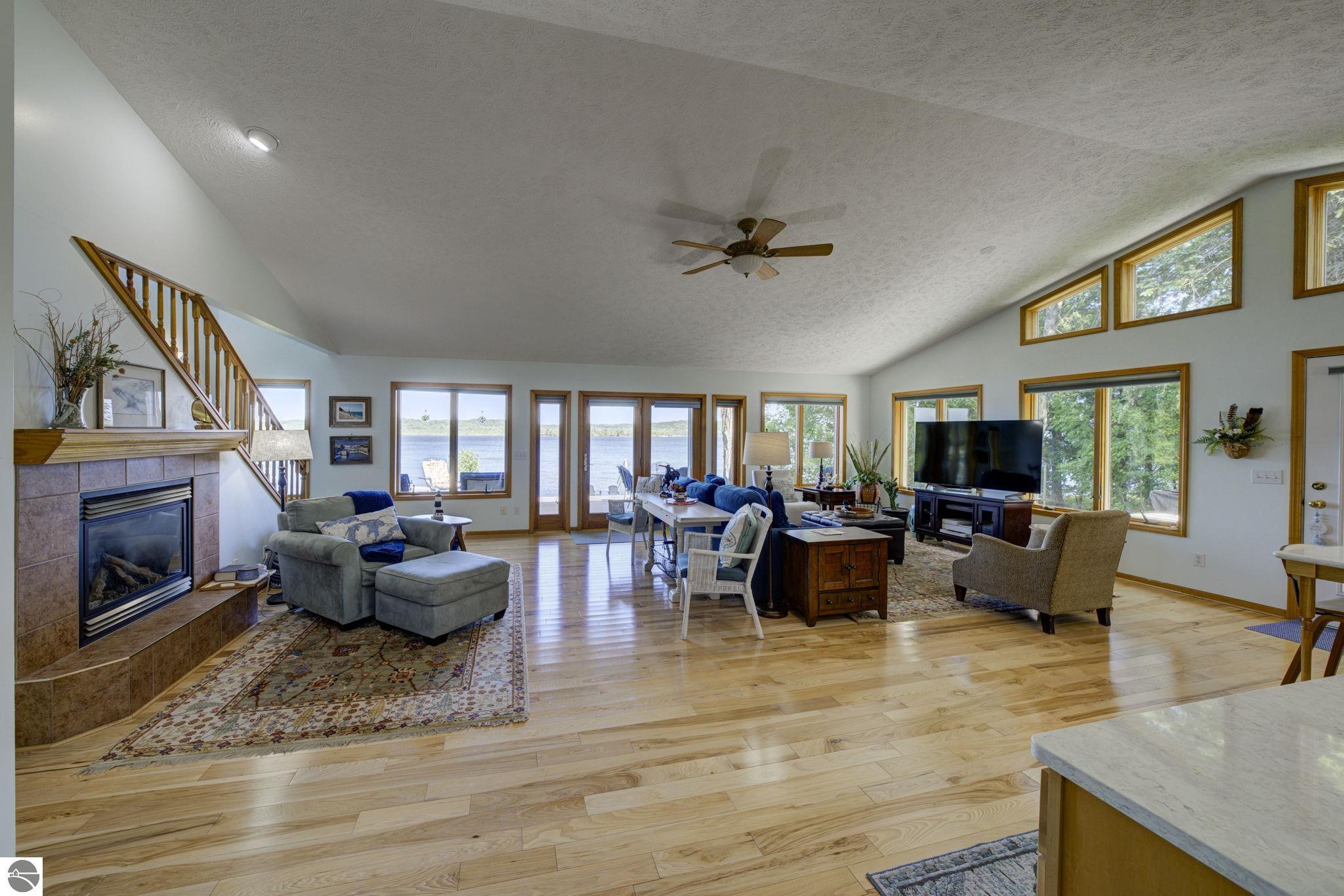 5093 S Camelot