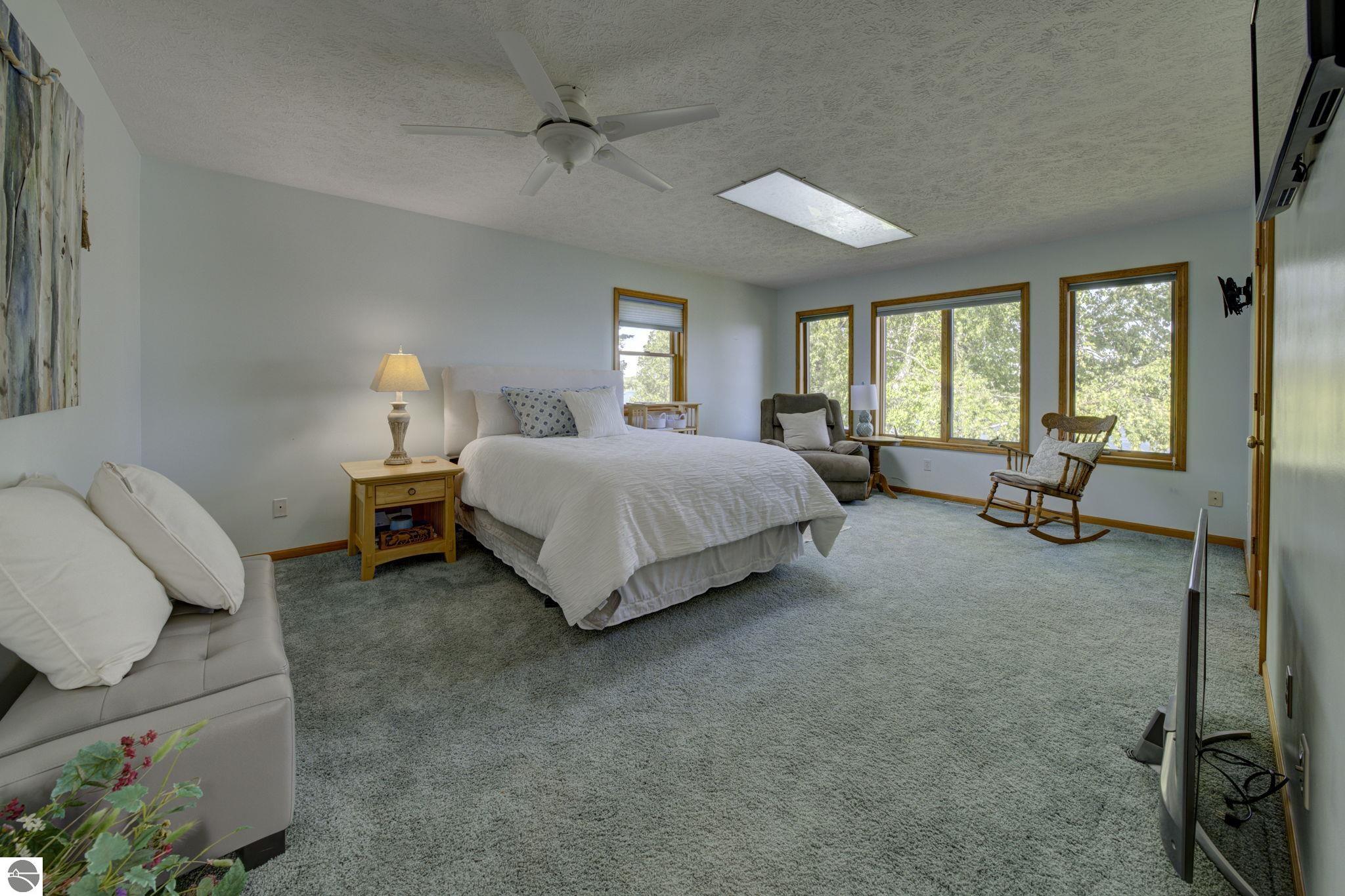 5093 S Camelot