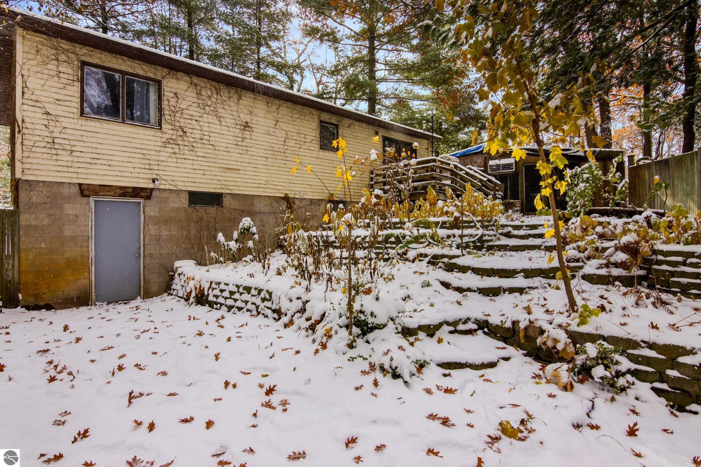 1570 Ridge View Court