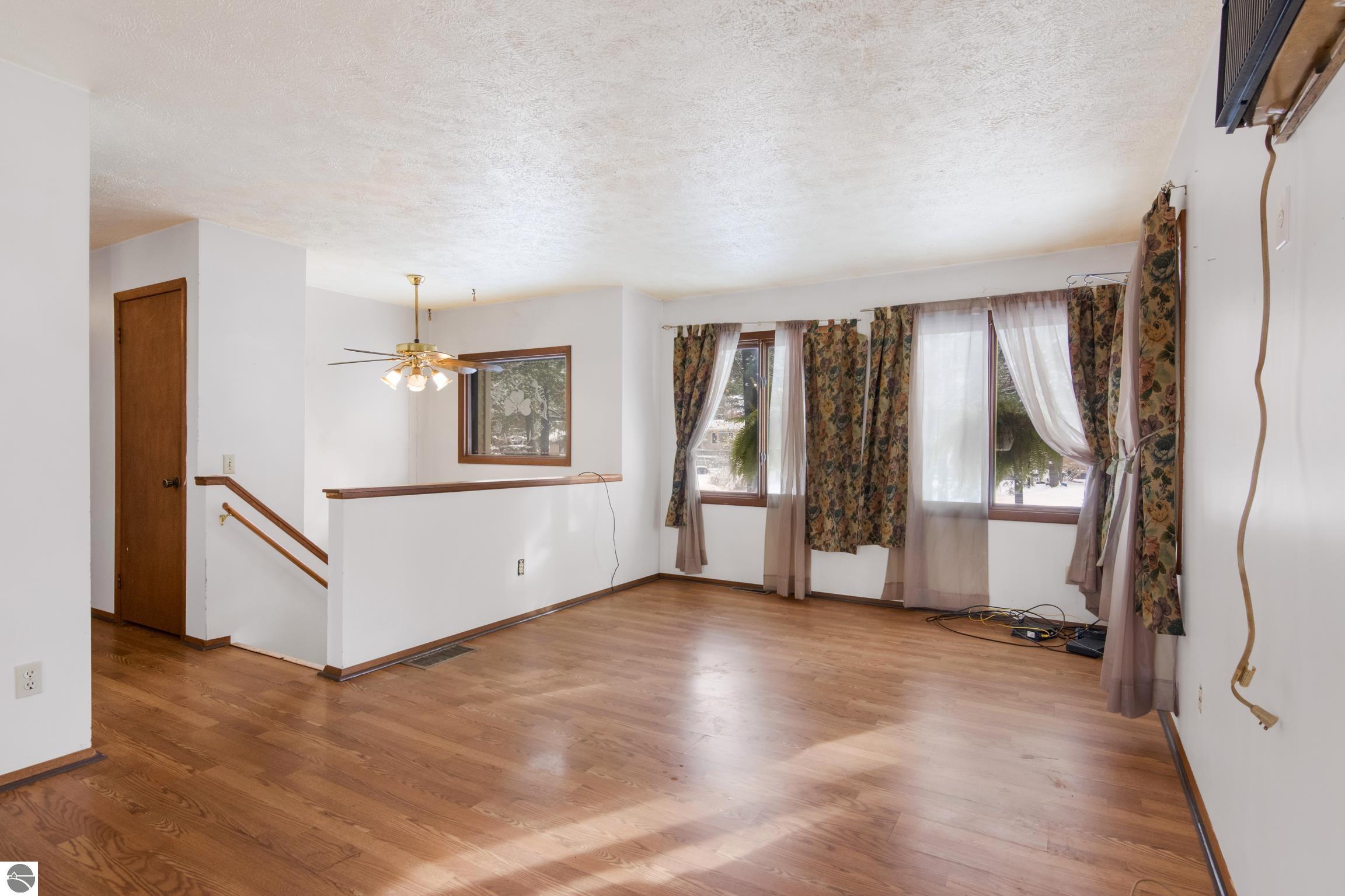 1570 Ridge View Court