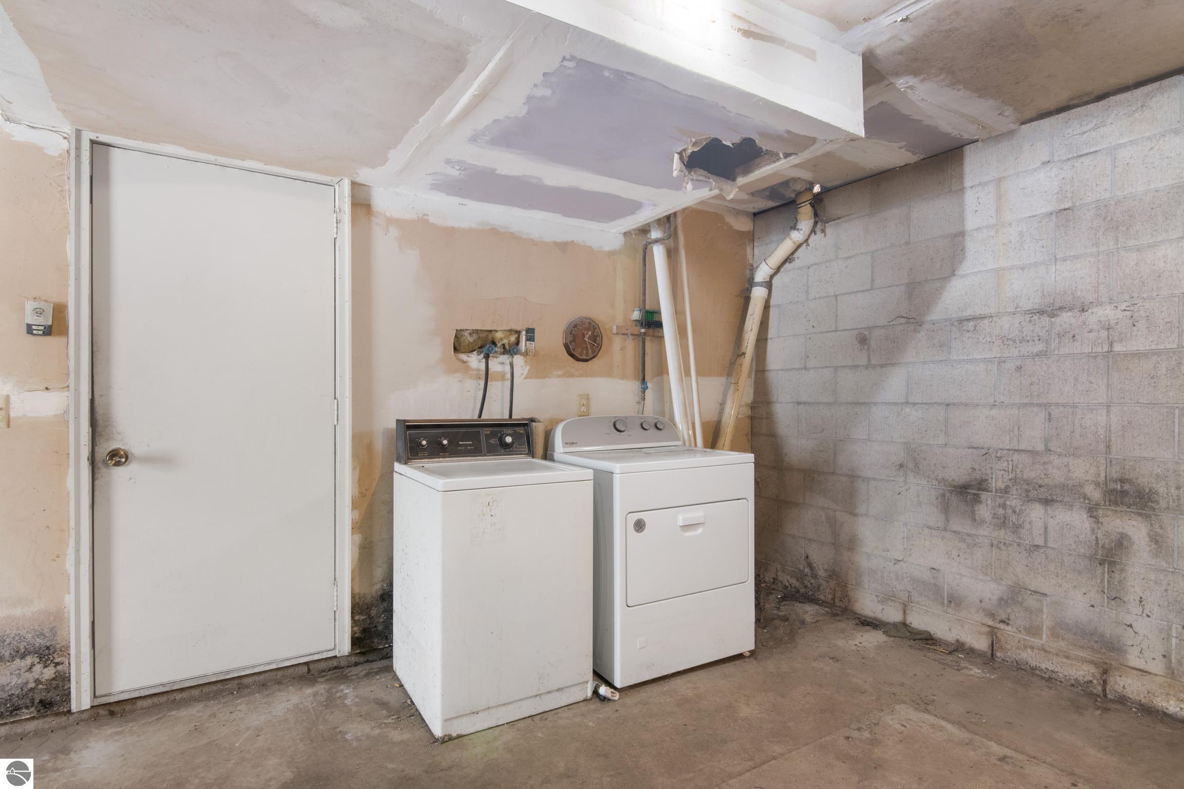 1570 Ridge View Court