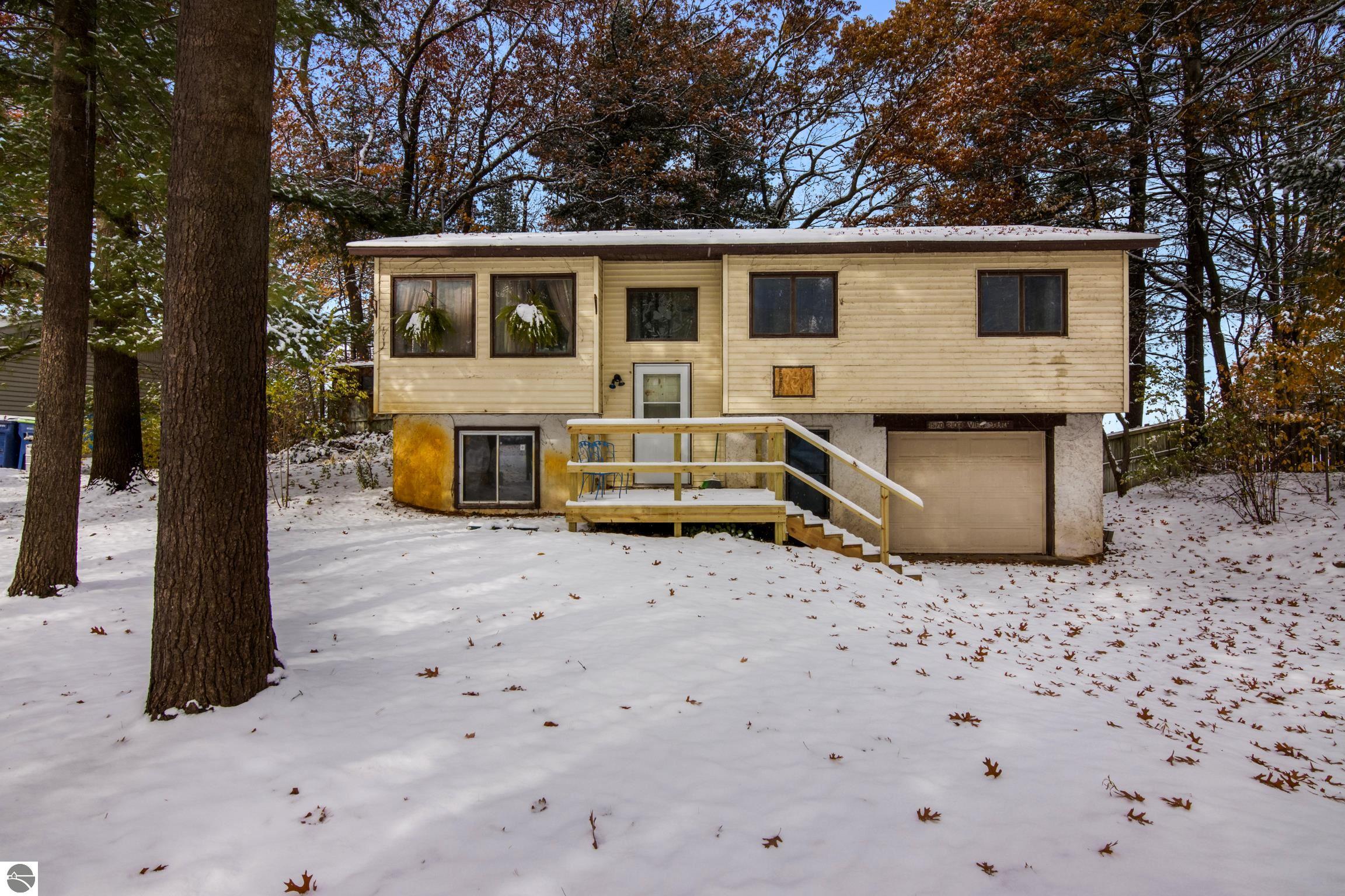 1570 Ridge View Court