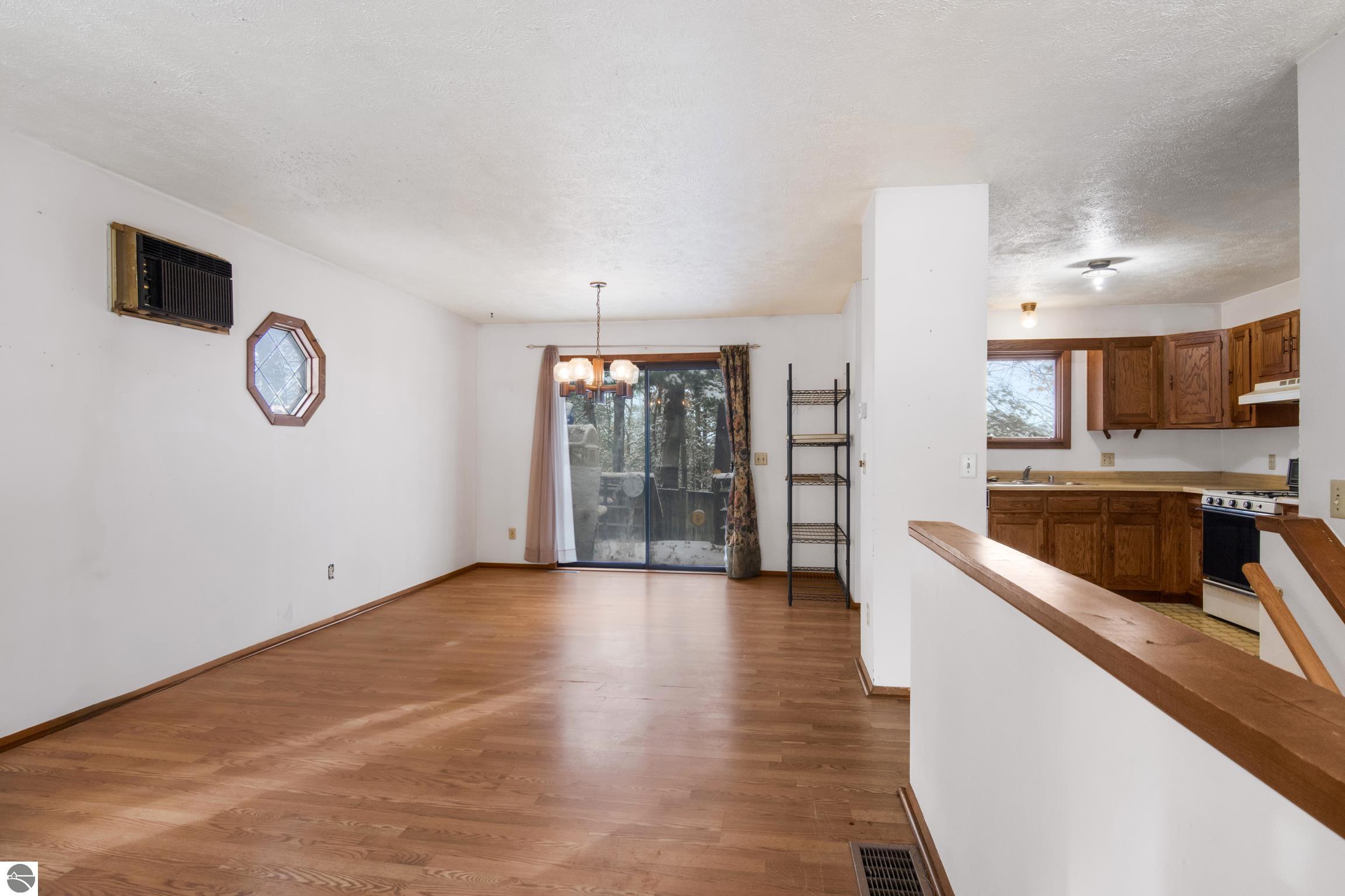 1570 Ridge View Court