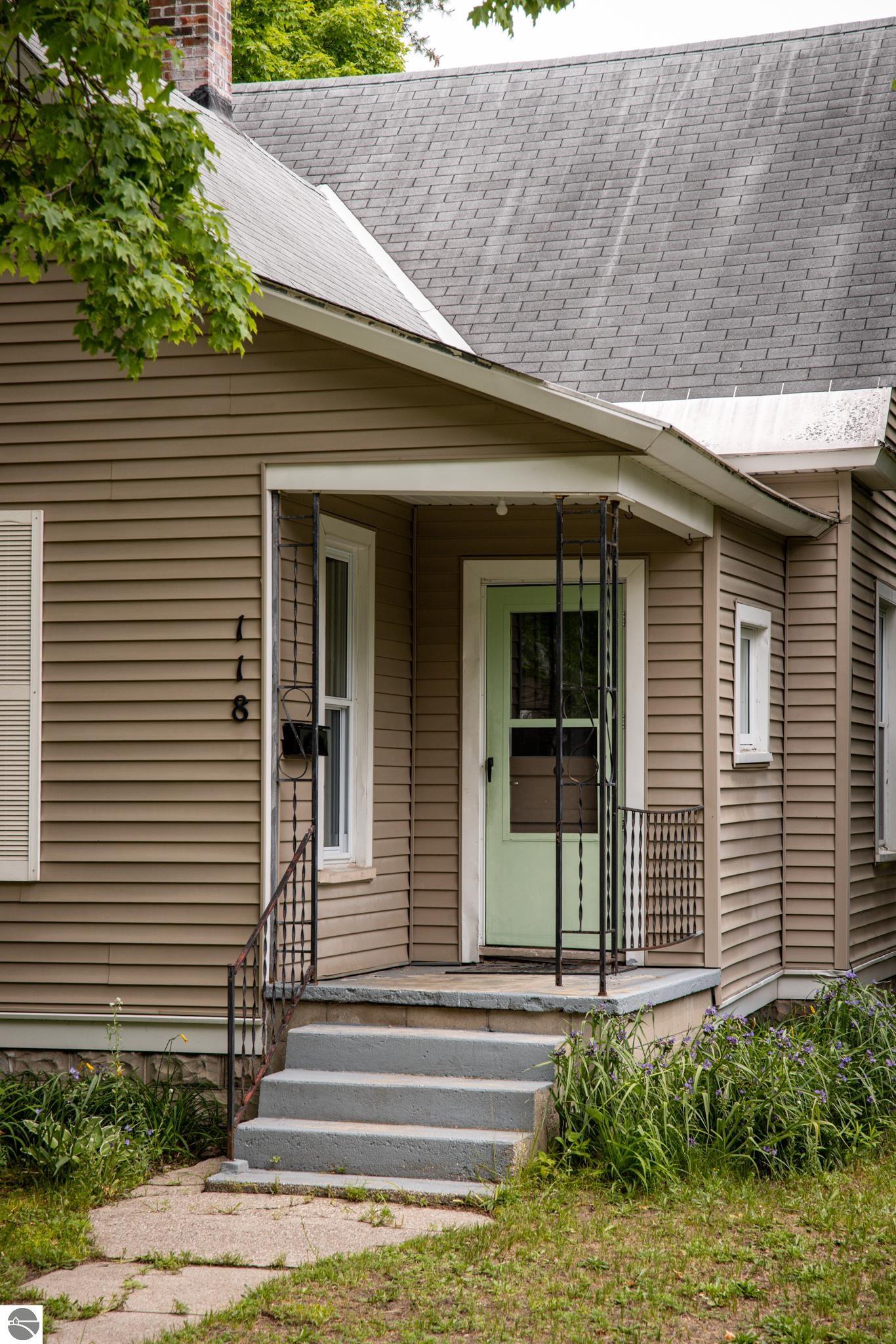 118 N Oak Street