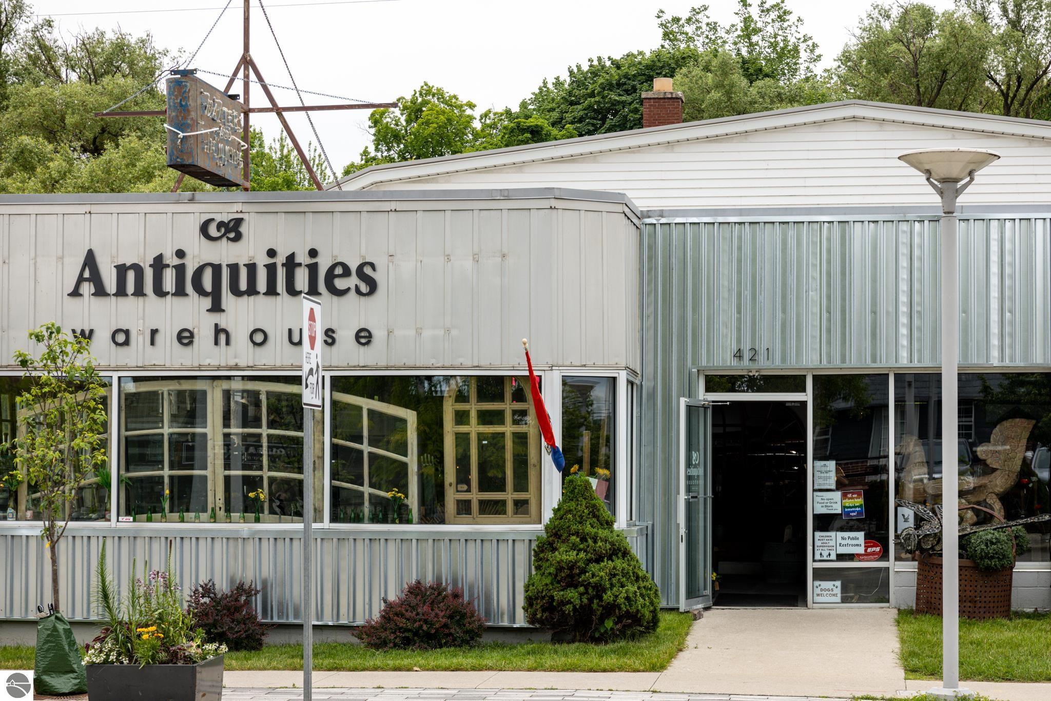 118 N Oak Street