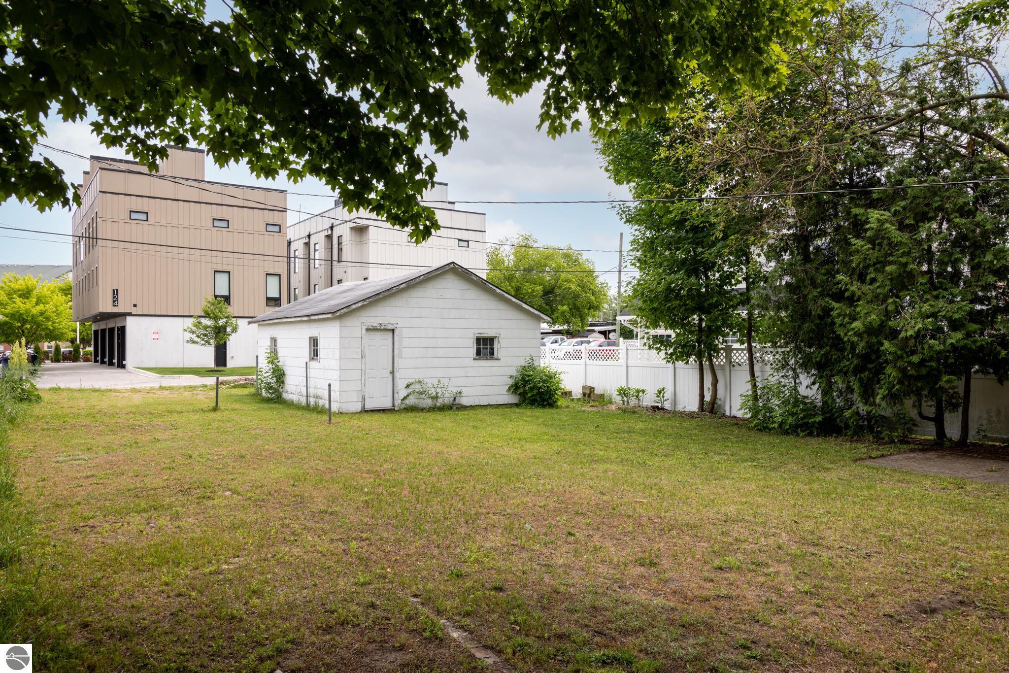 118 N Oak Street