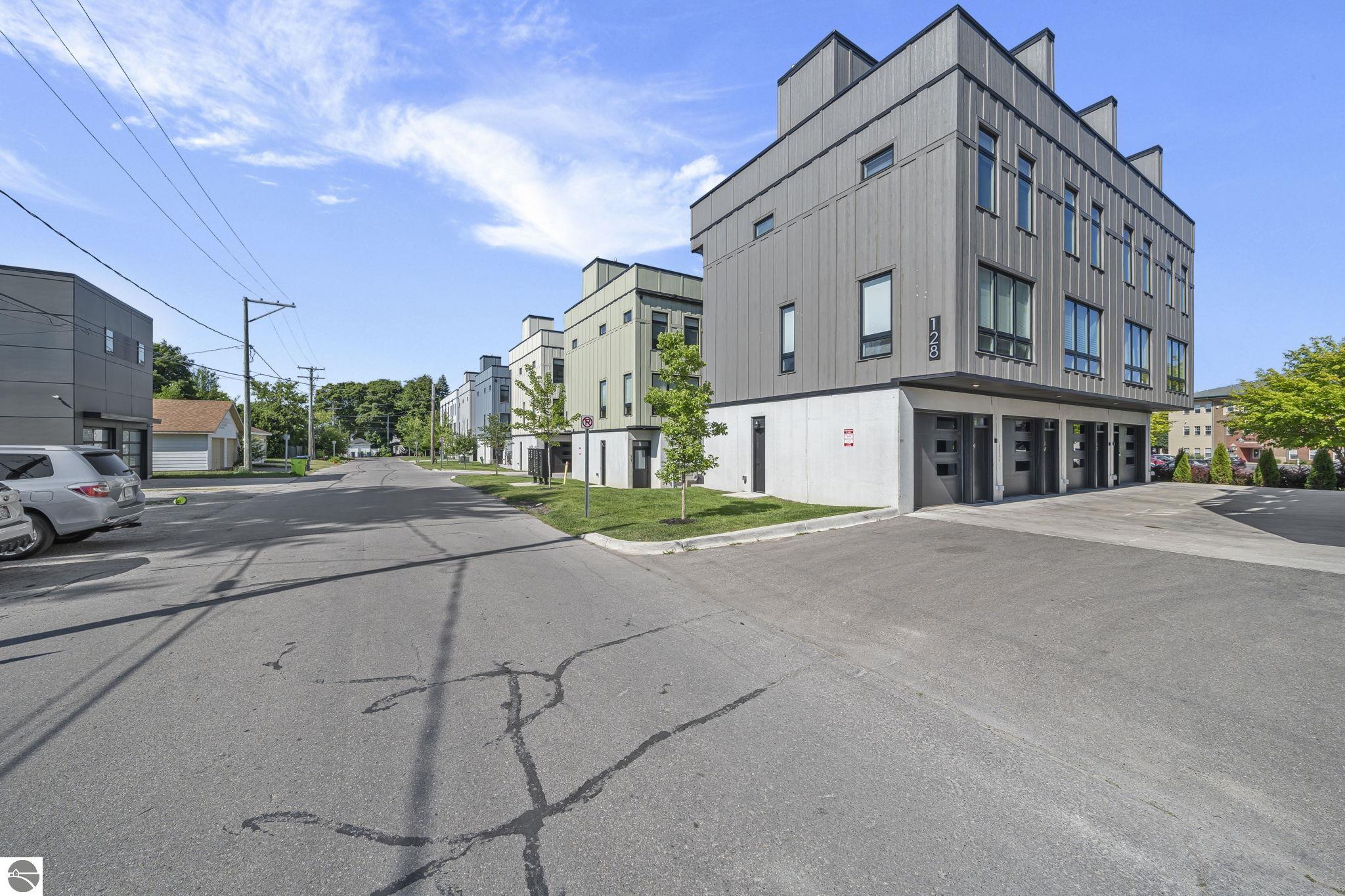 128 Gillis Street # 11 Unit: #11