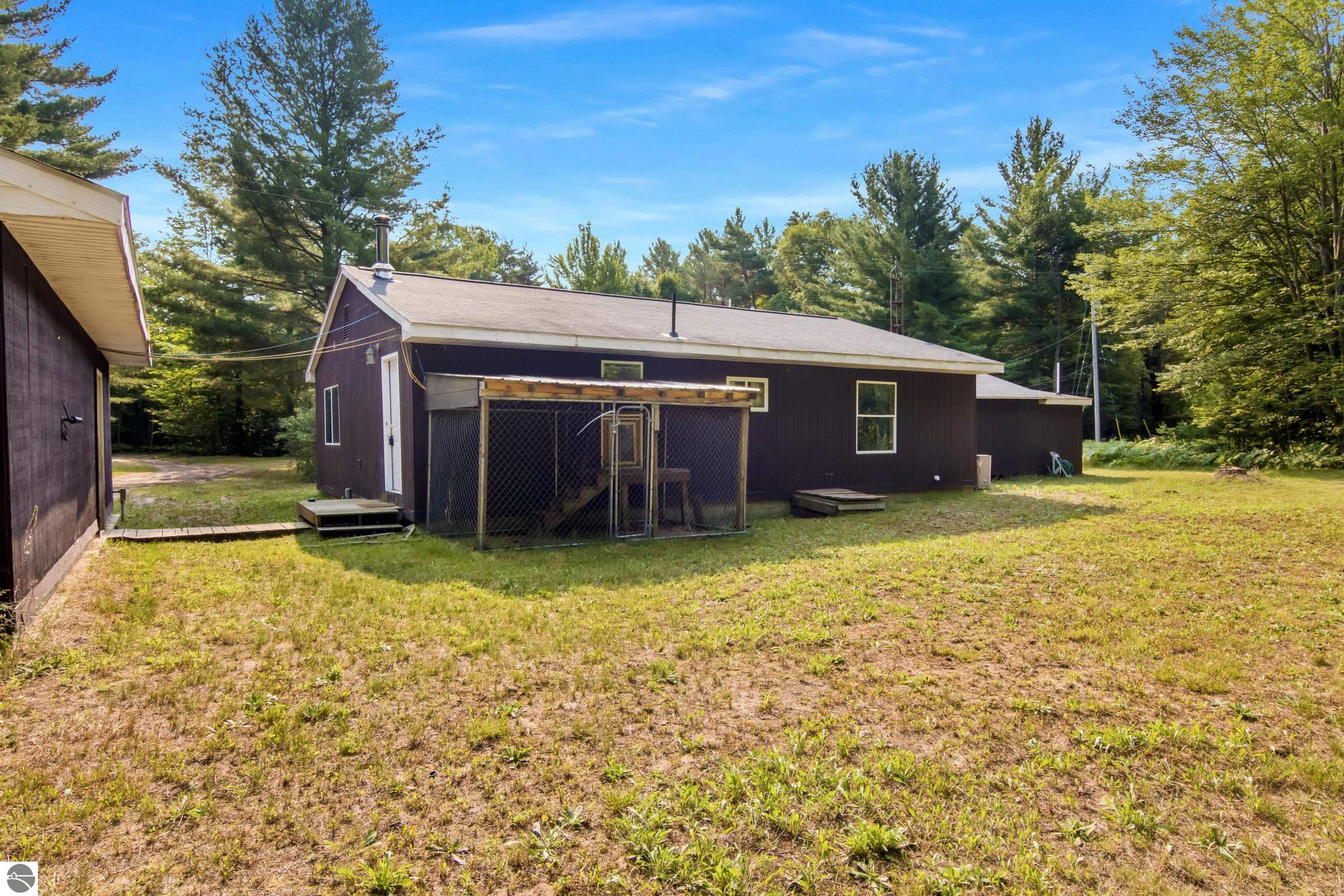 1179 NE Dexter Road