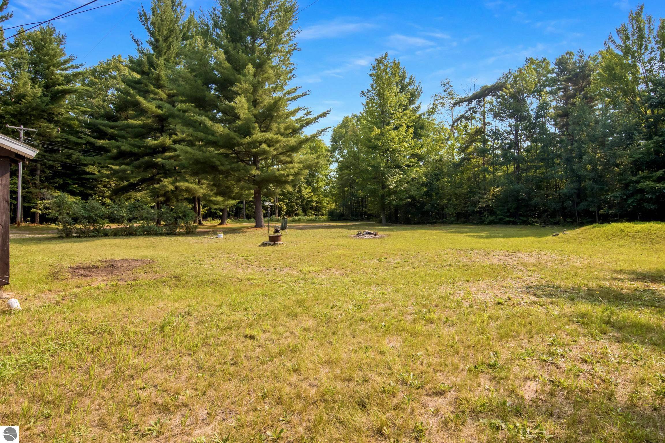 1179 NE Dexter Road