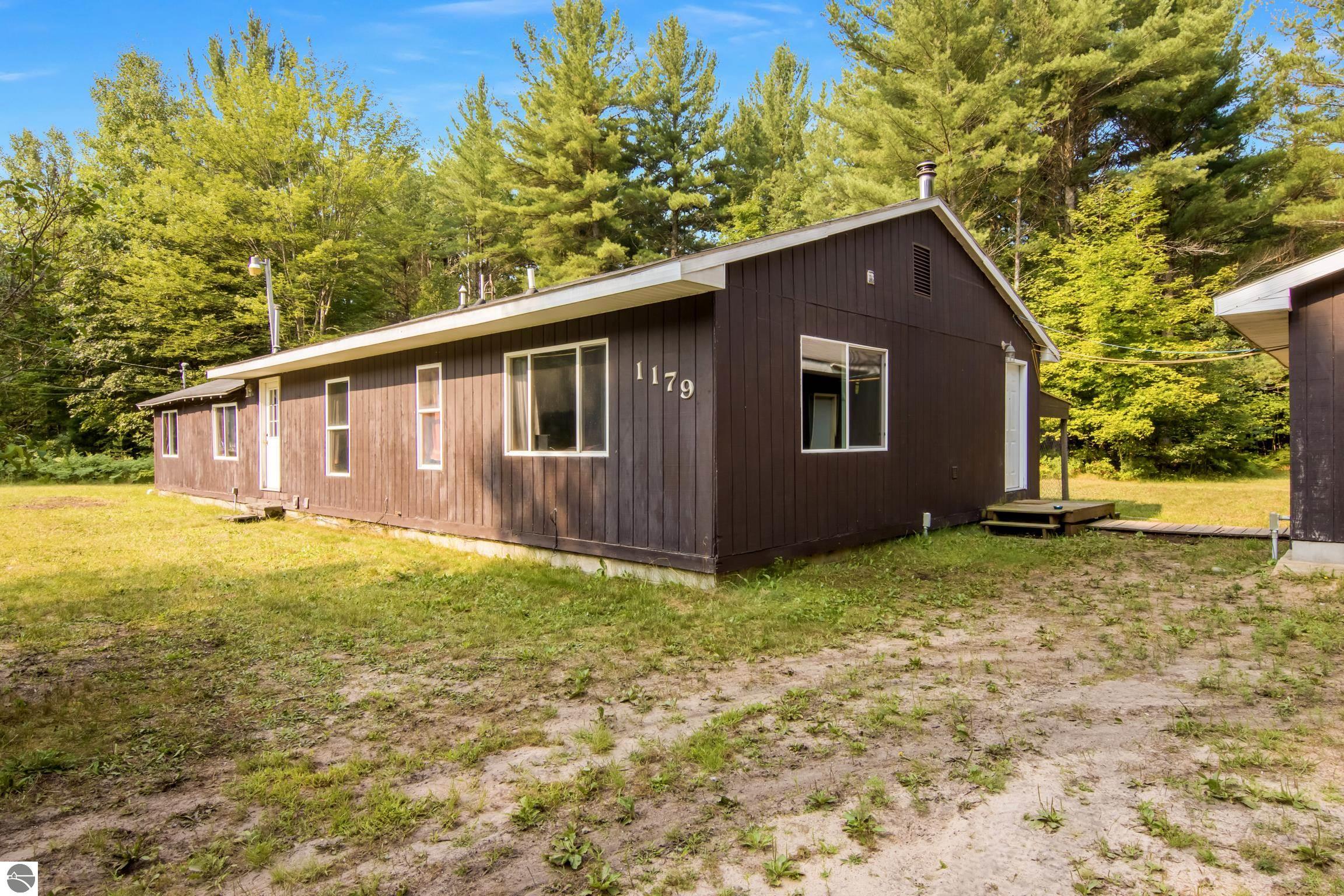 1179 NE Dexter Road