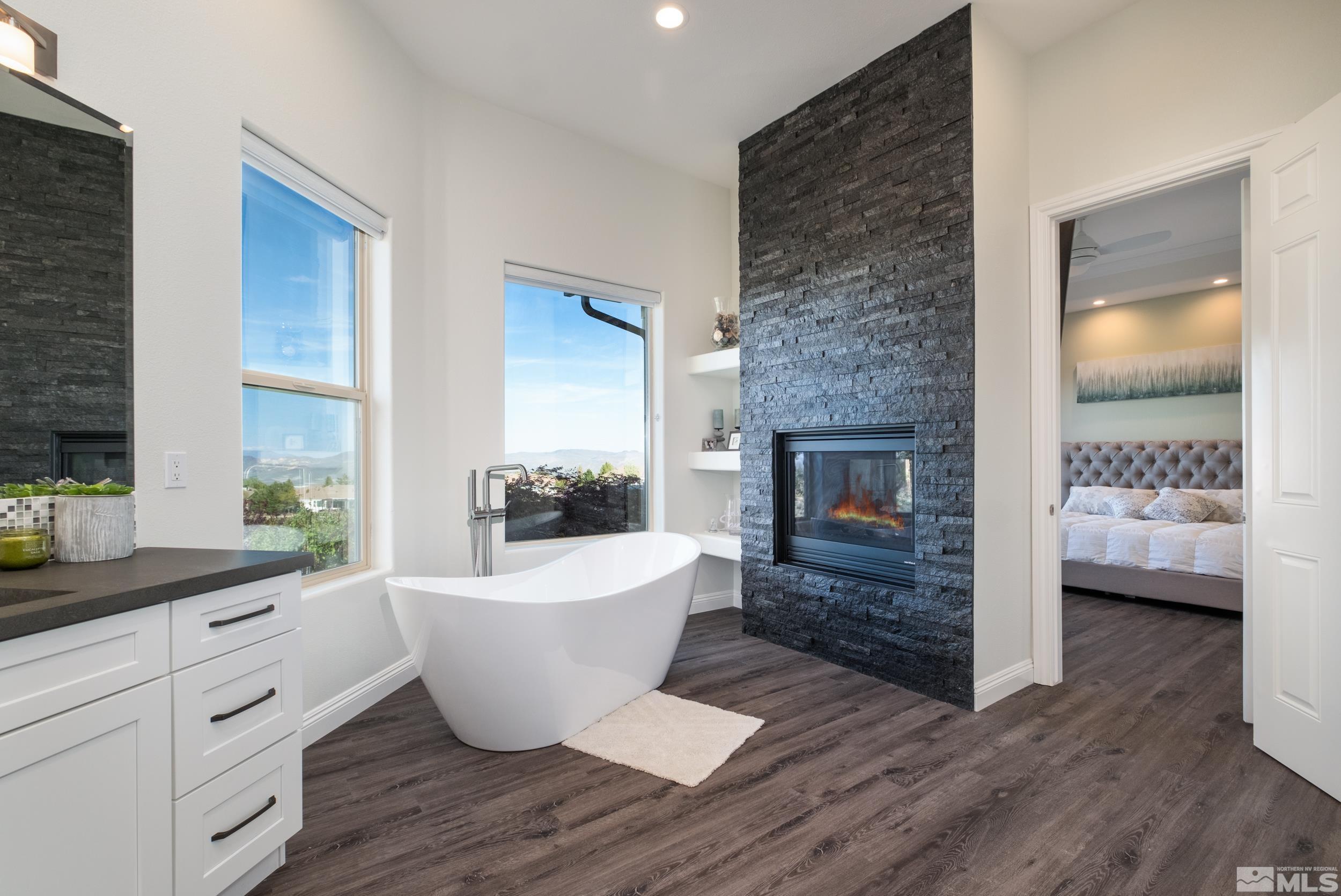 6182 N Featherstone Cir