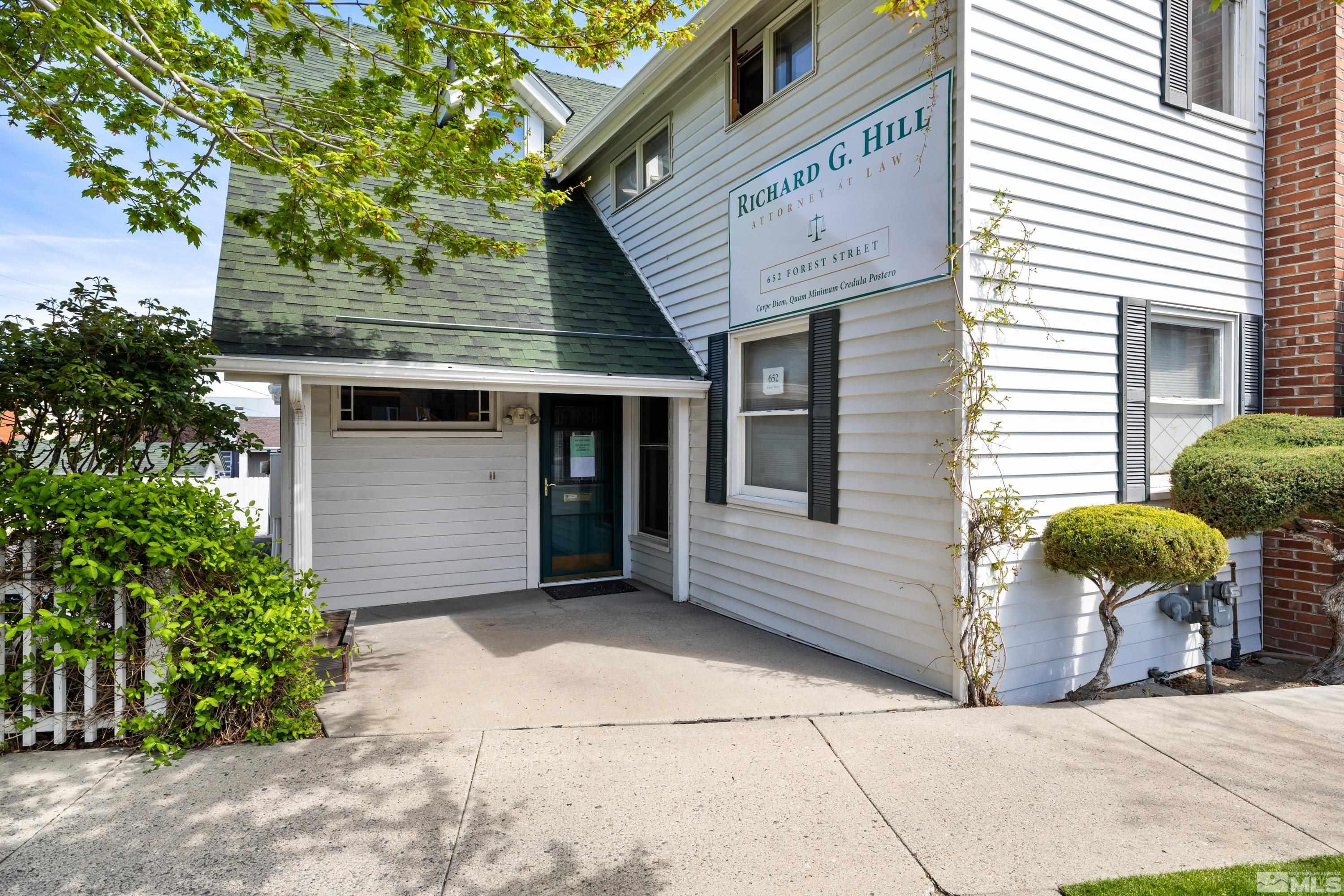 652 Forest St