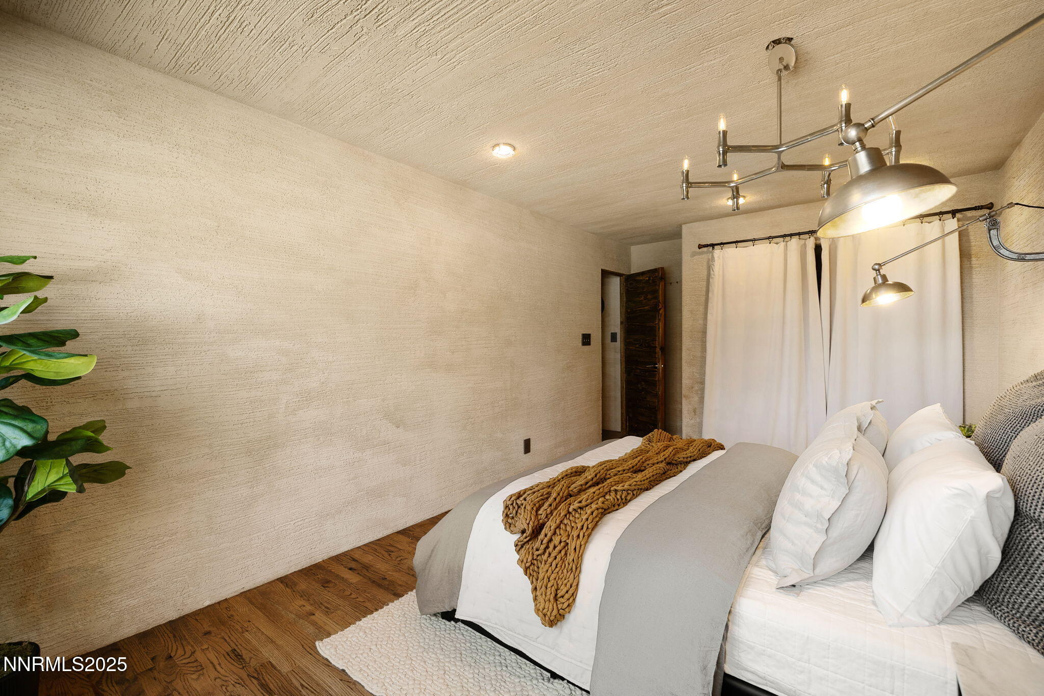 1825 Manzanita Circle