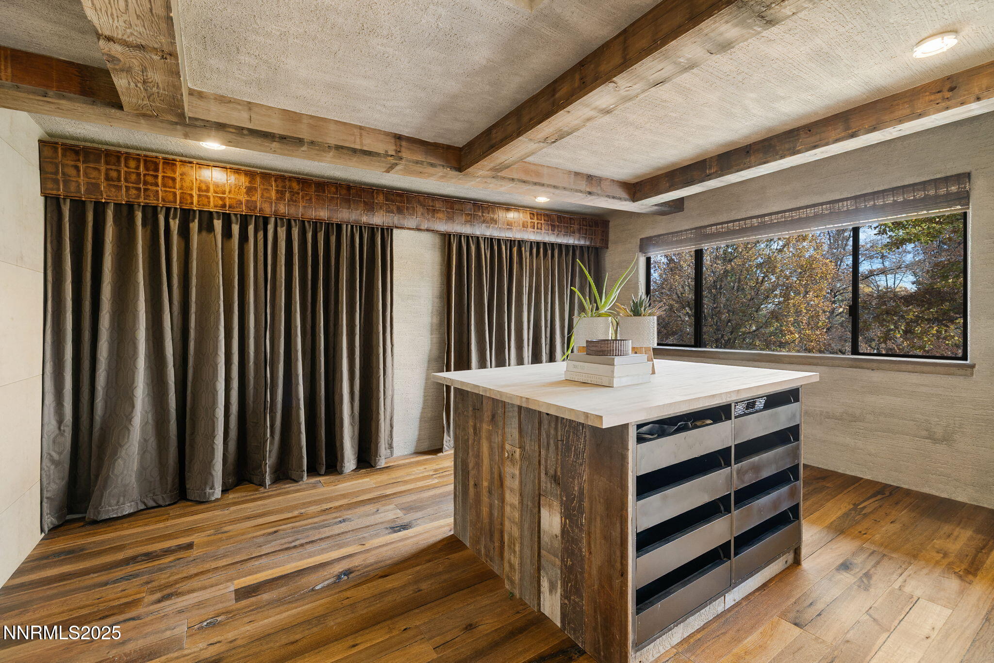 1825 Manzanita Circle