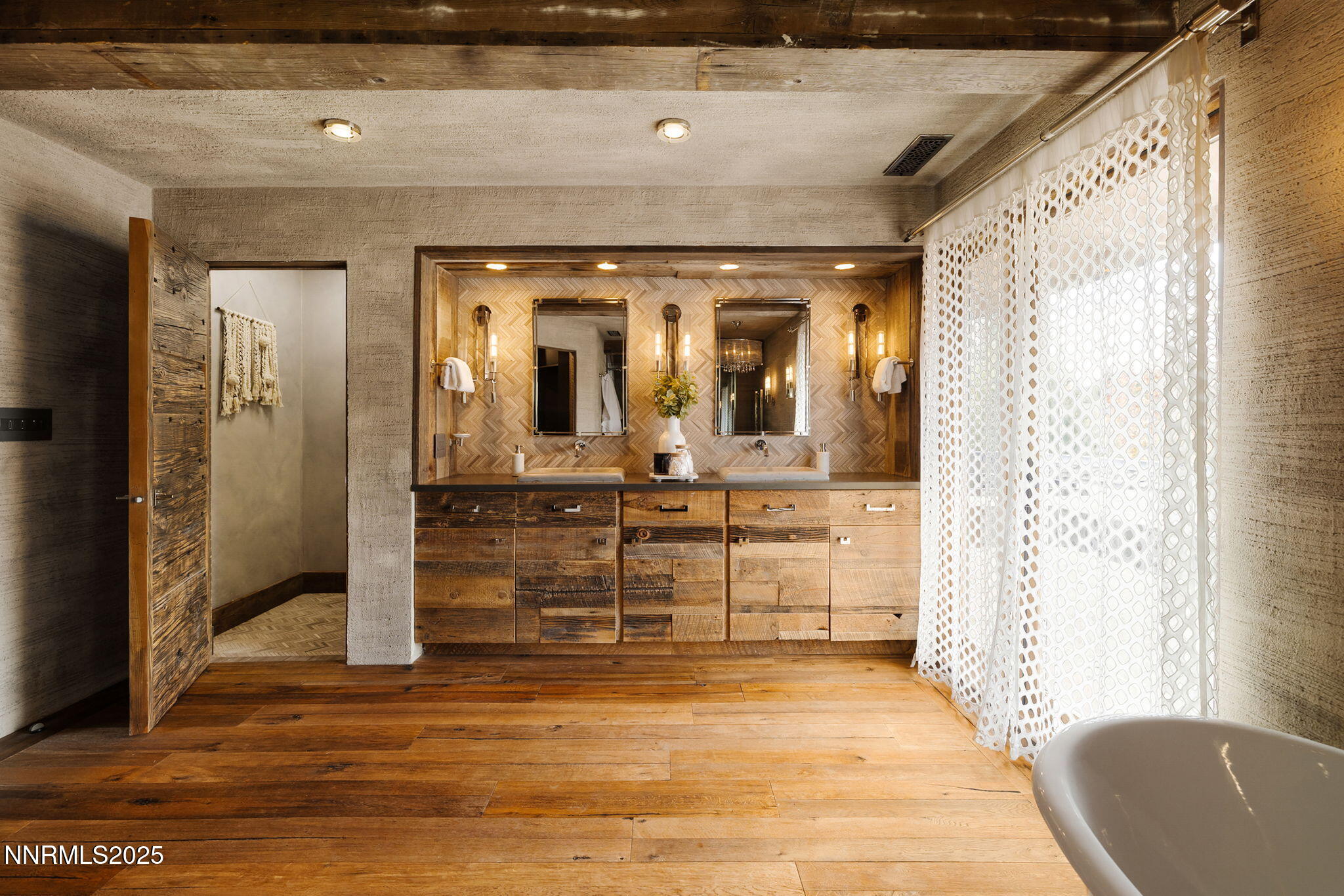 1825 Manzanita Circle