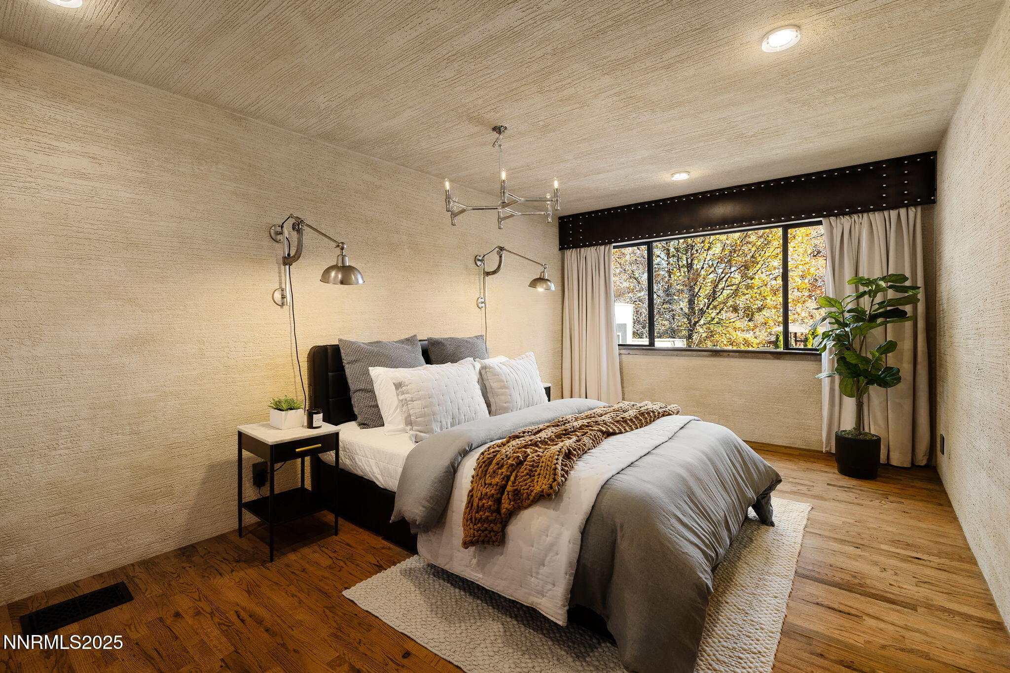 1825 Manzanita Circle