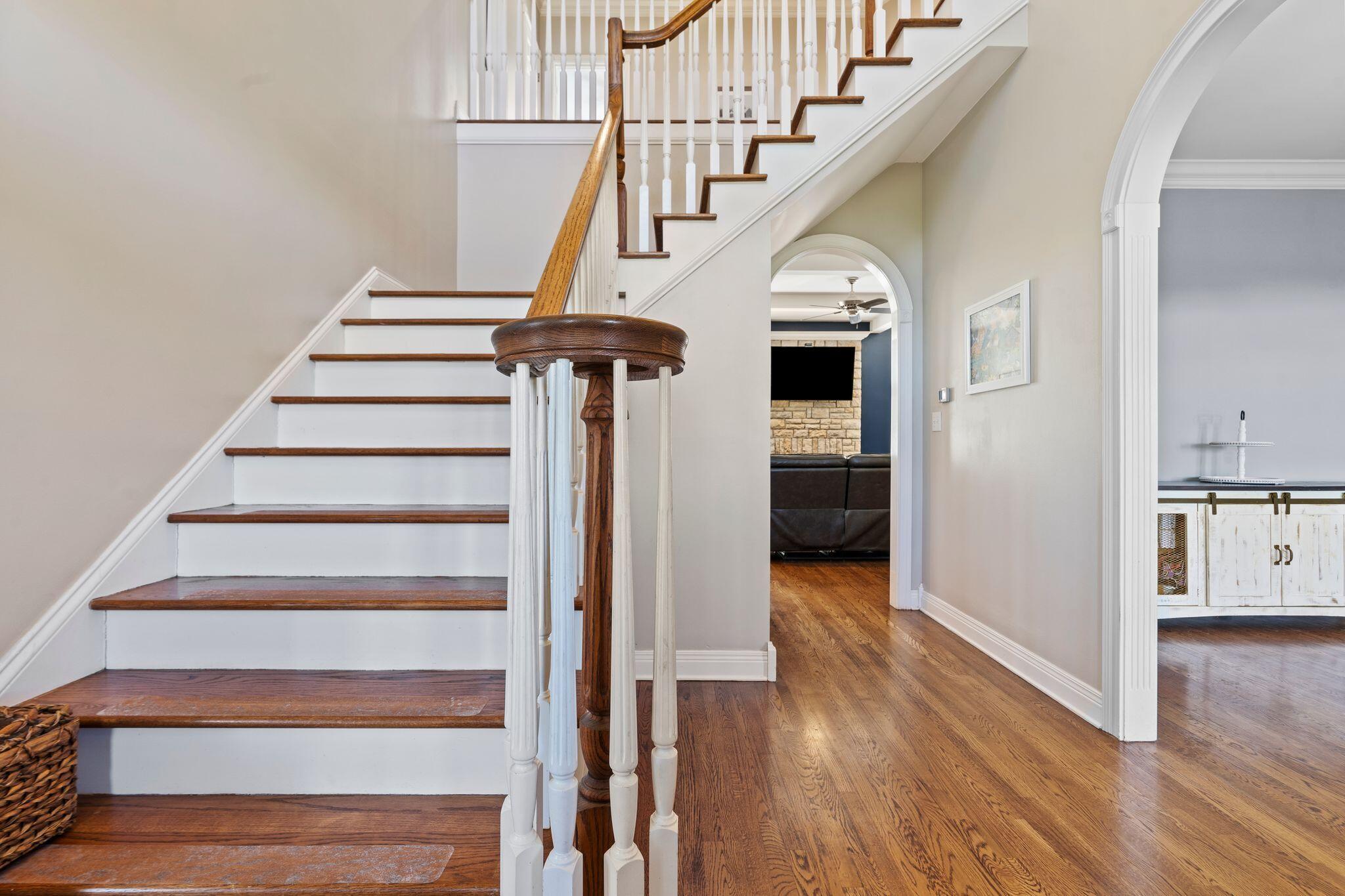 221 Creekwood Way
