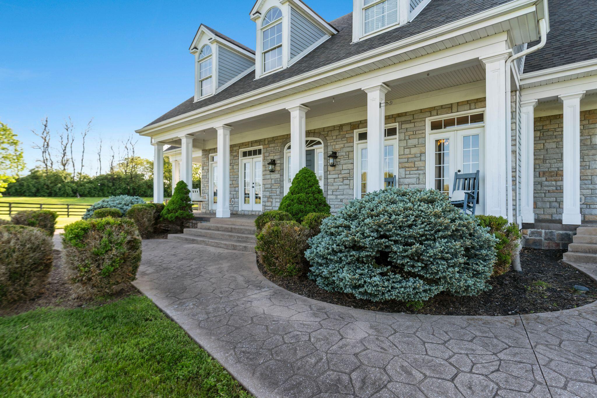 221 Creekwood Way