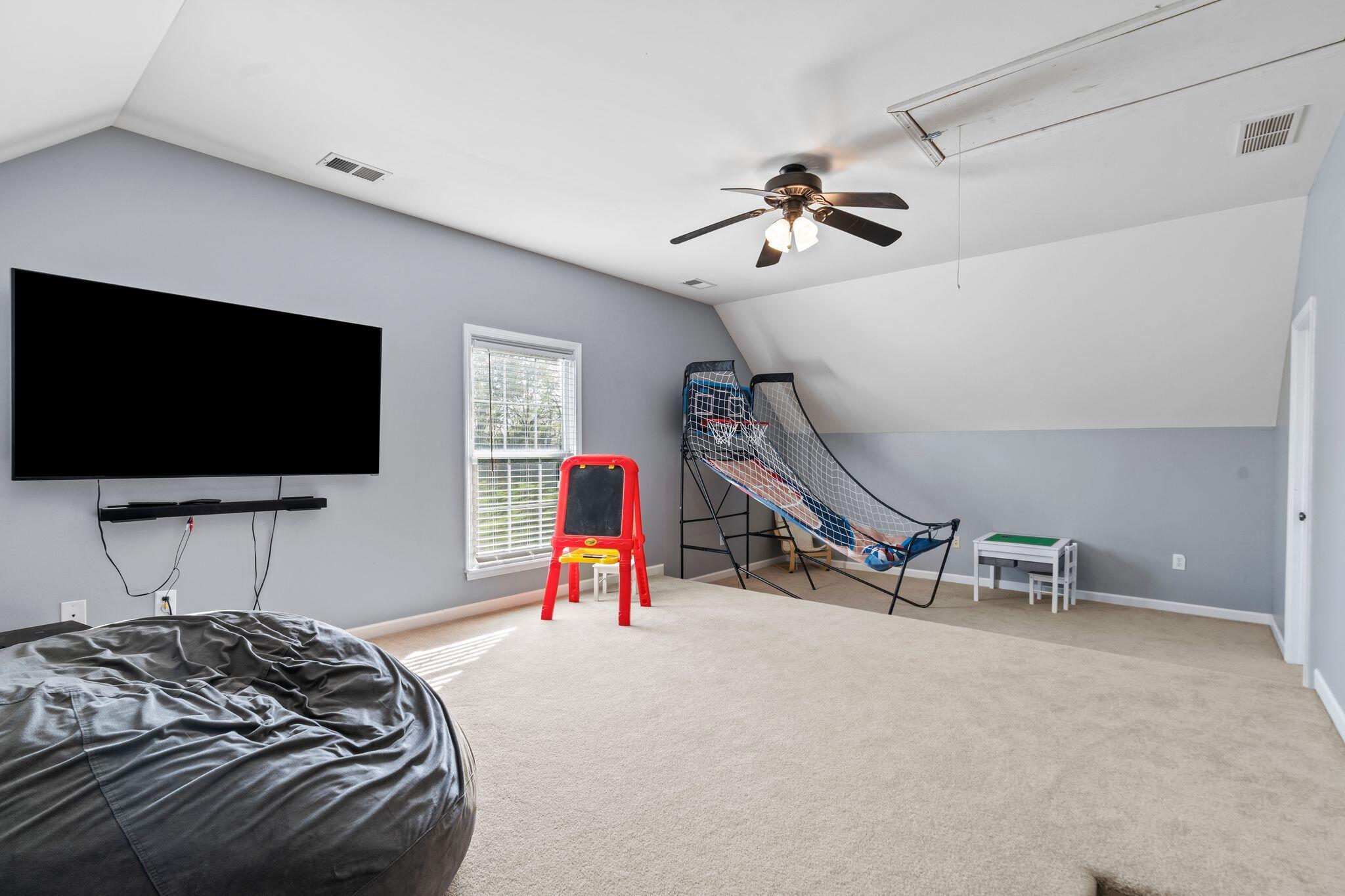 221 Creekwood Way