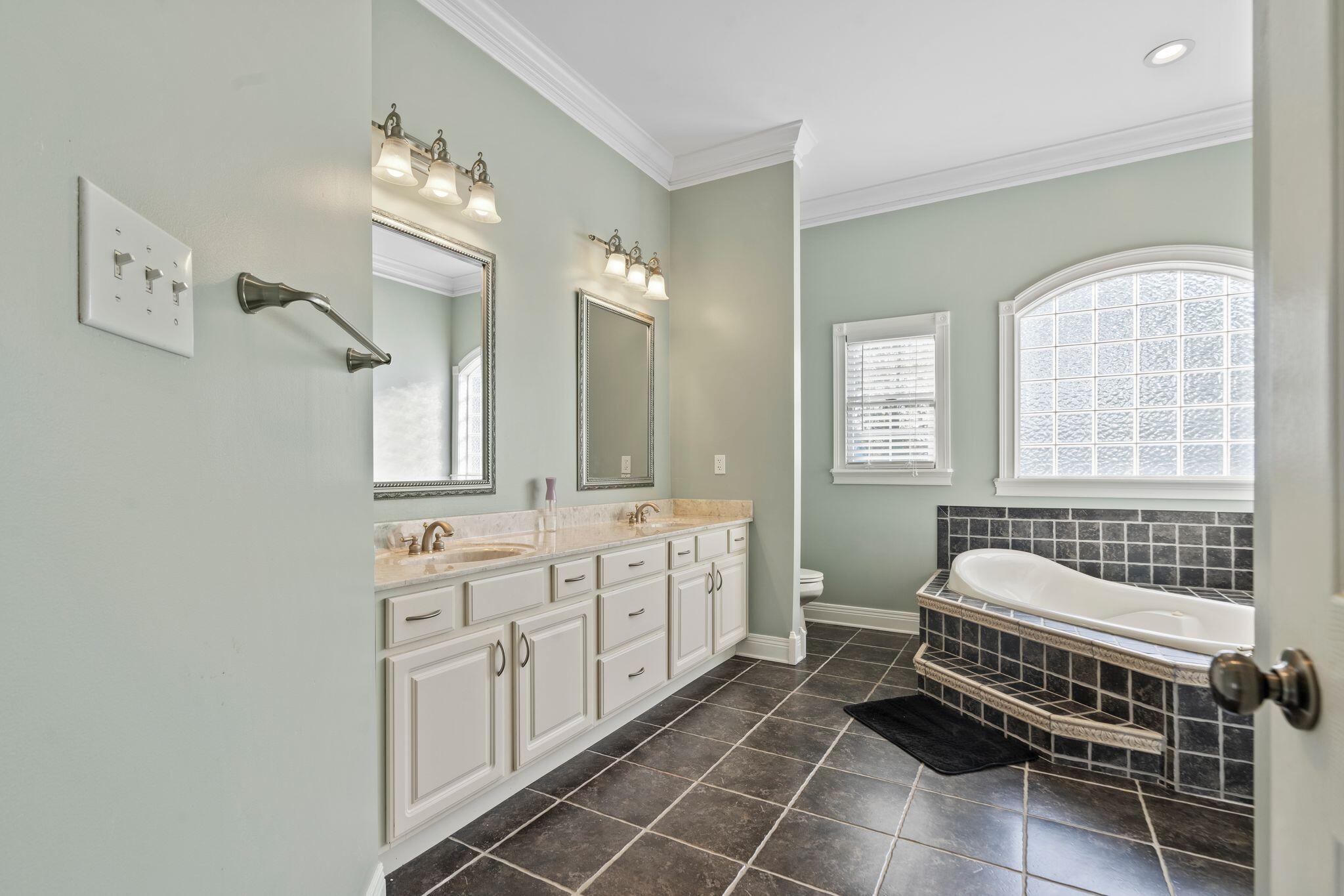 221 Creekwood Way