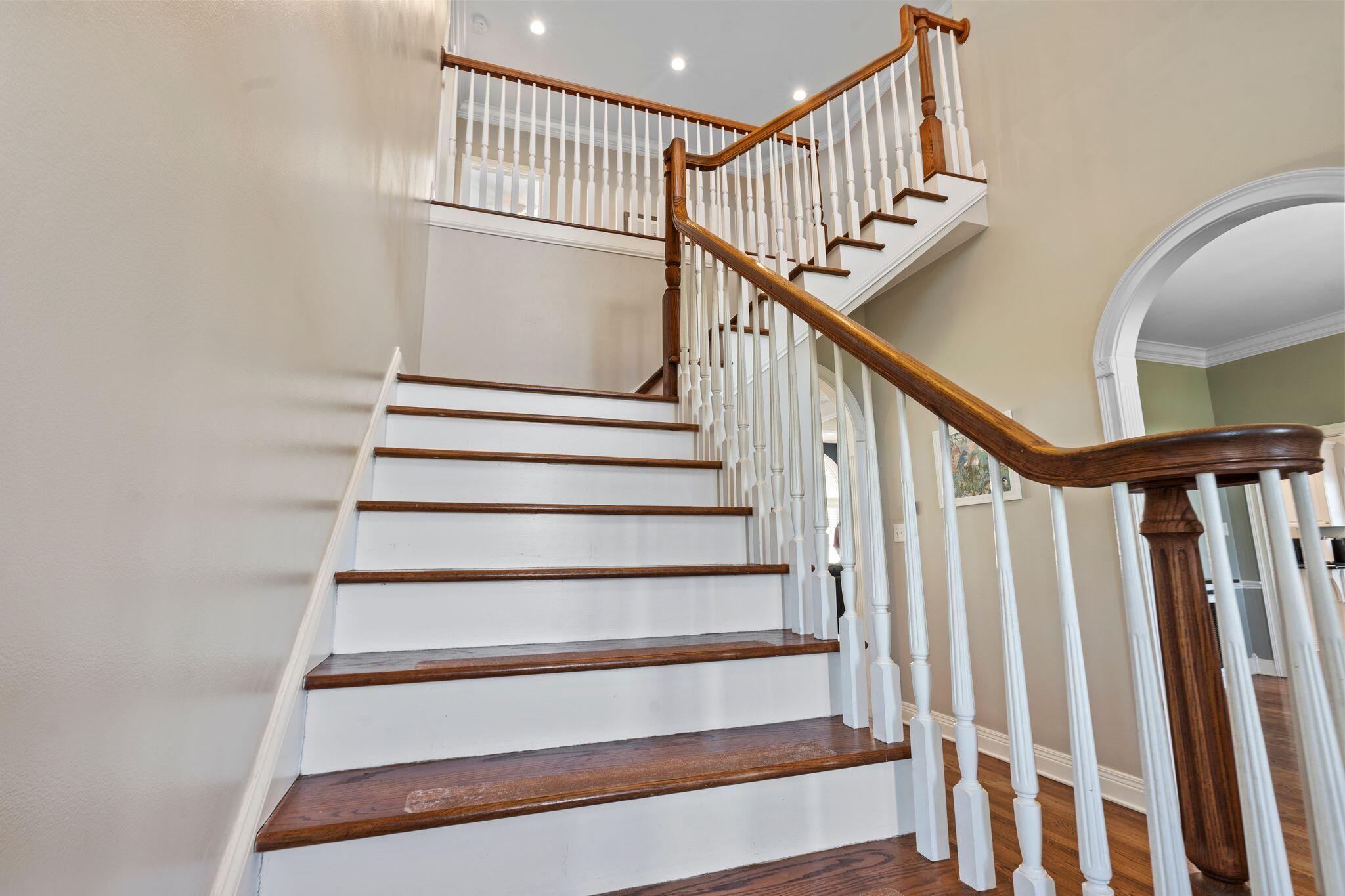 221 Creekwood Way