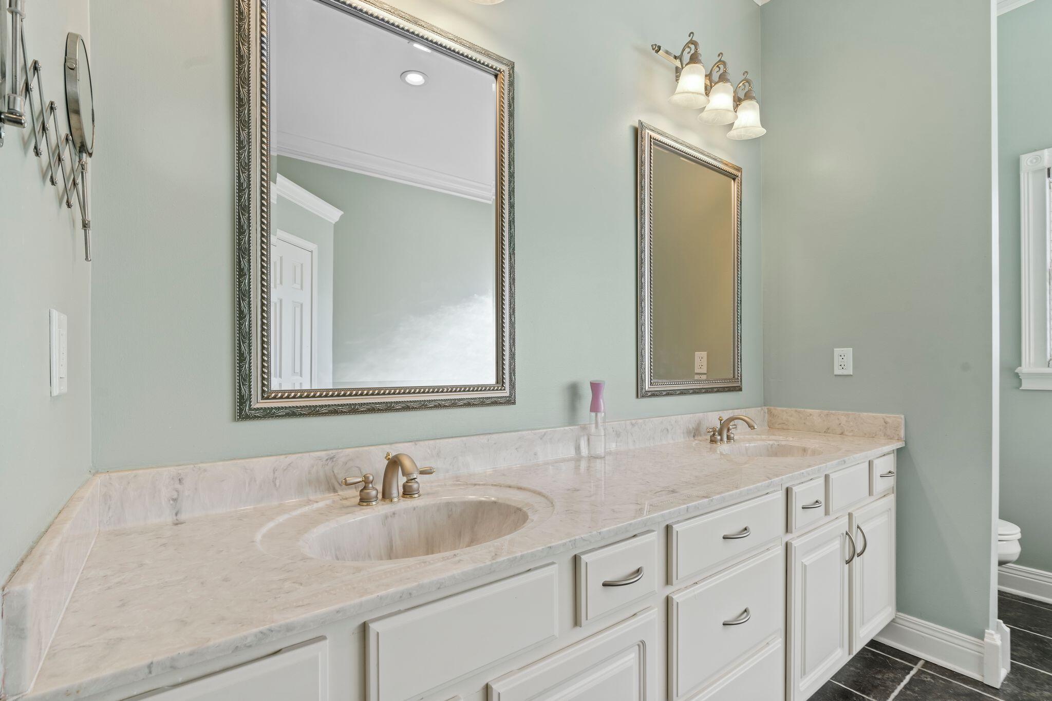 221 Creekwood Way