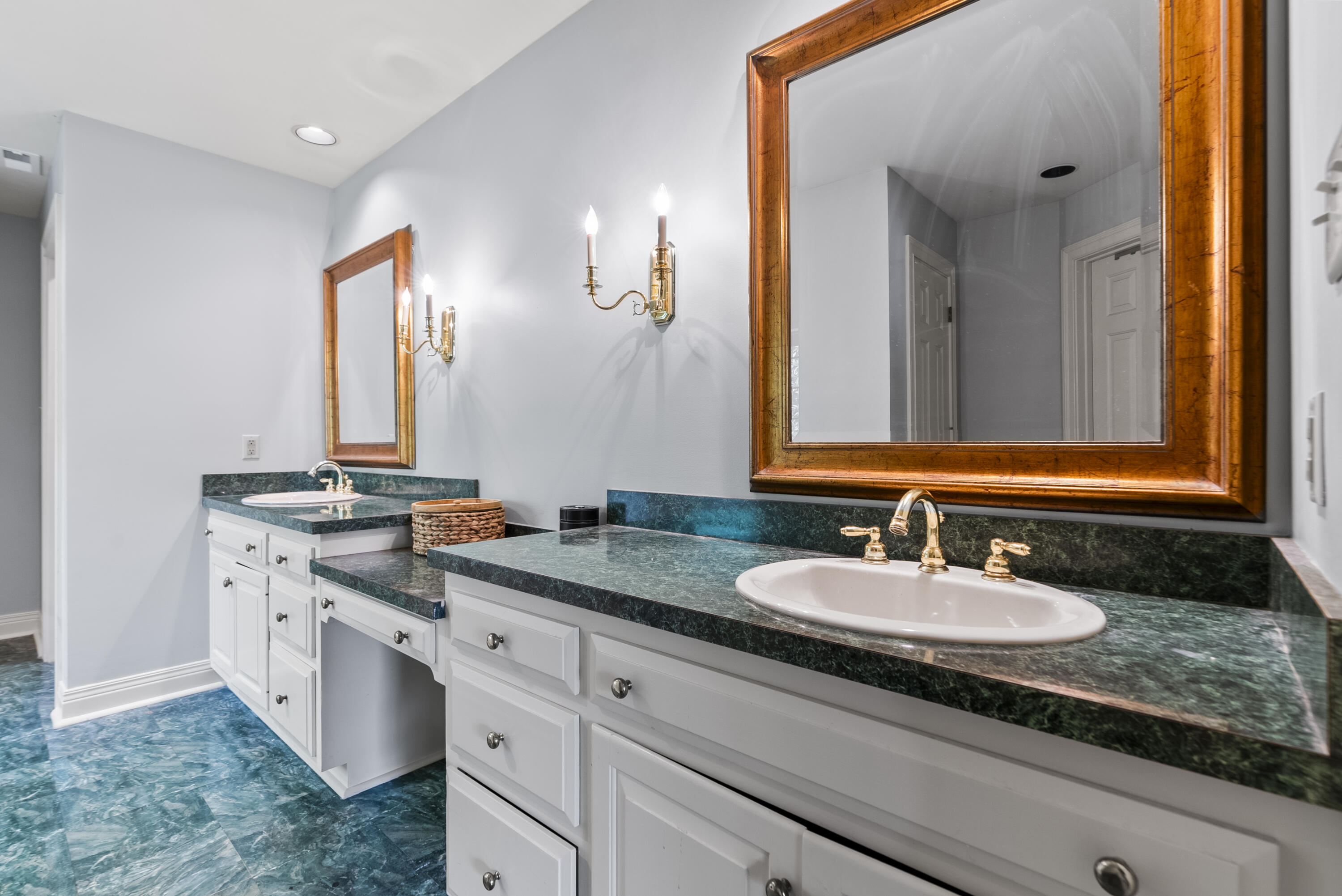1209 Taborlake Cove