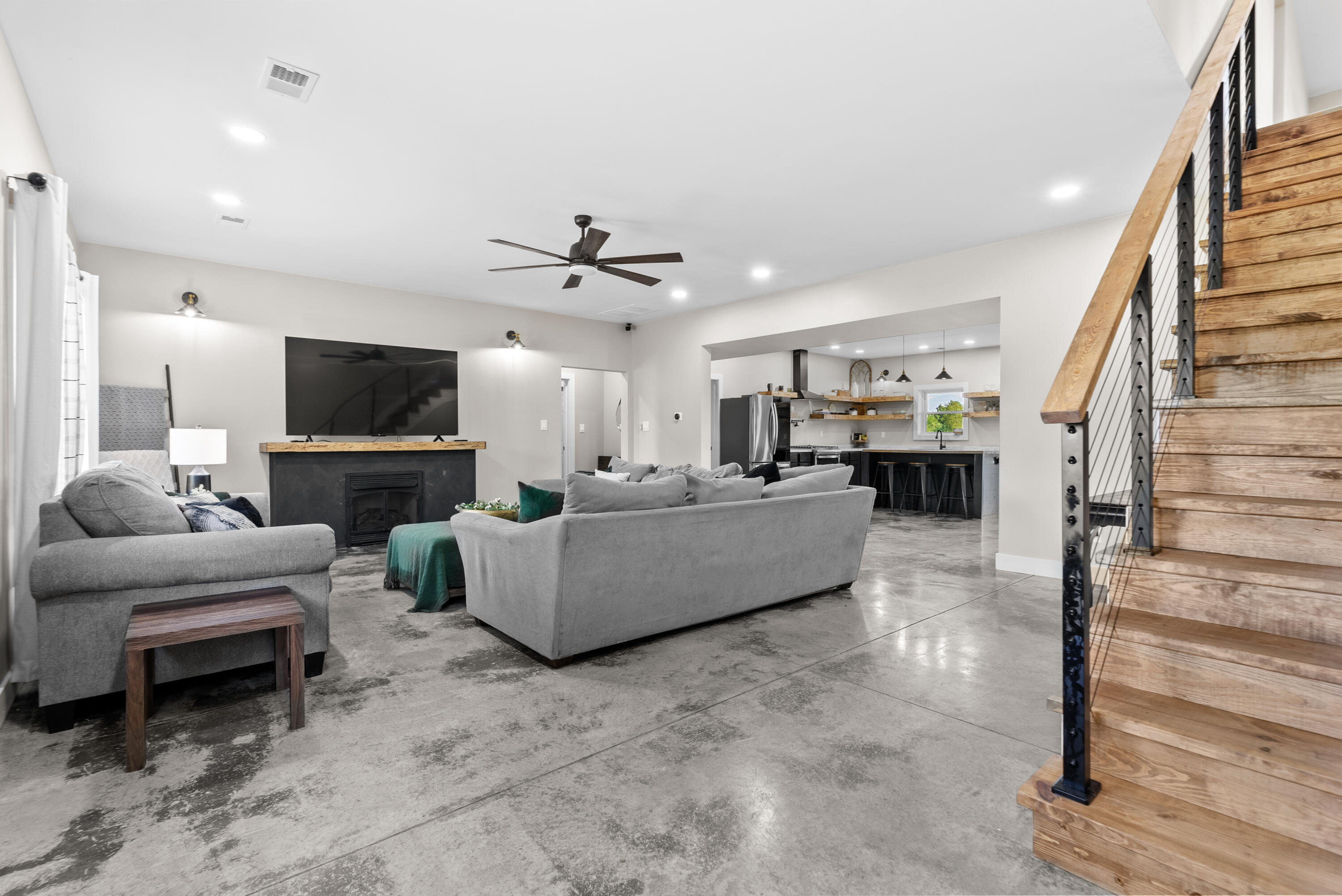 2910 Cooper Lane