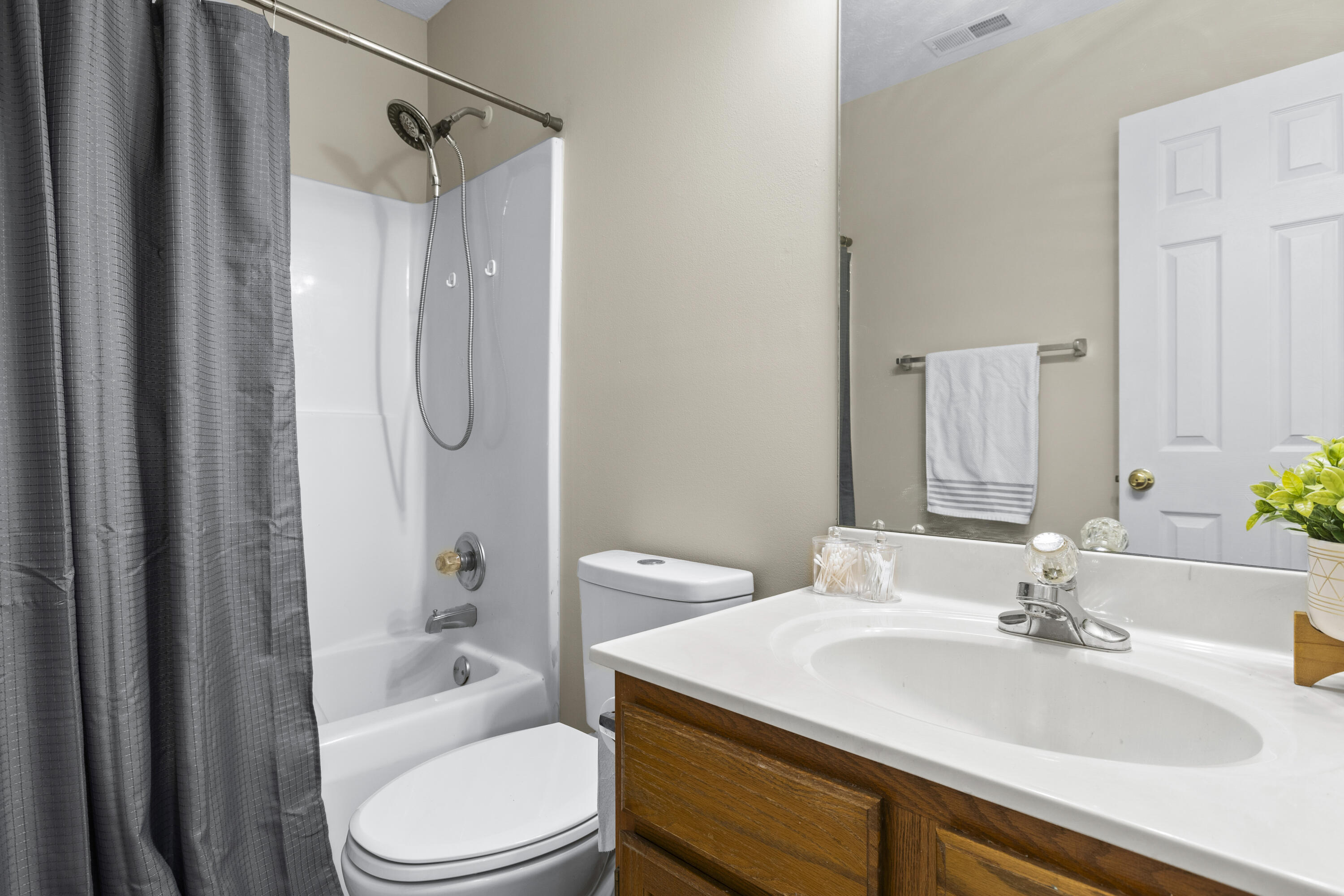 1371 The Kings Court Court