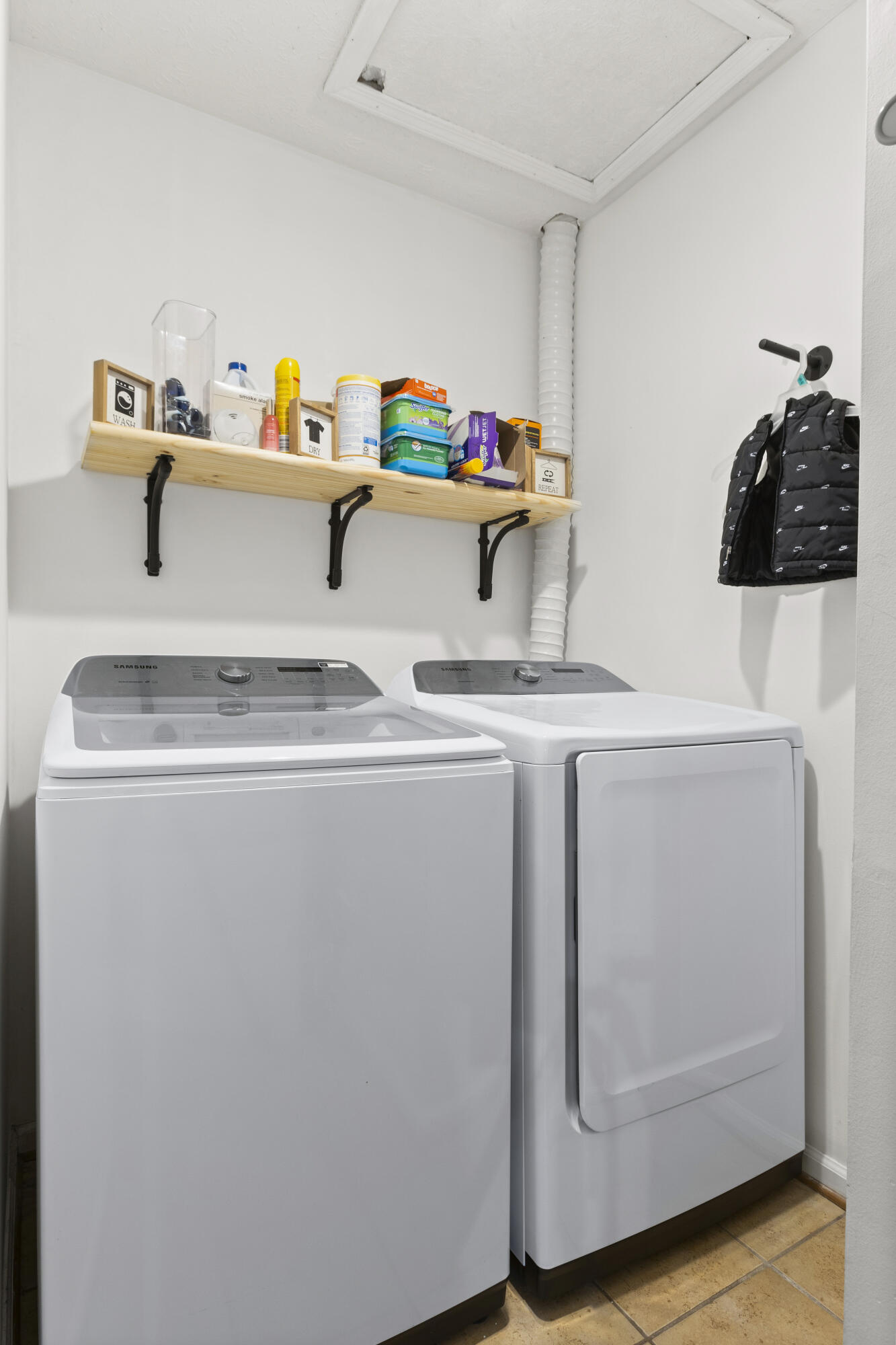 1371 The Kings Court Court