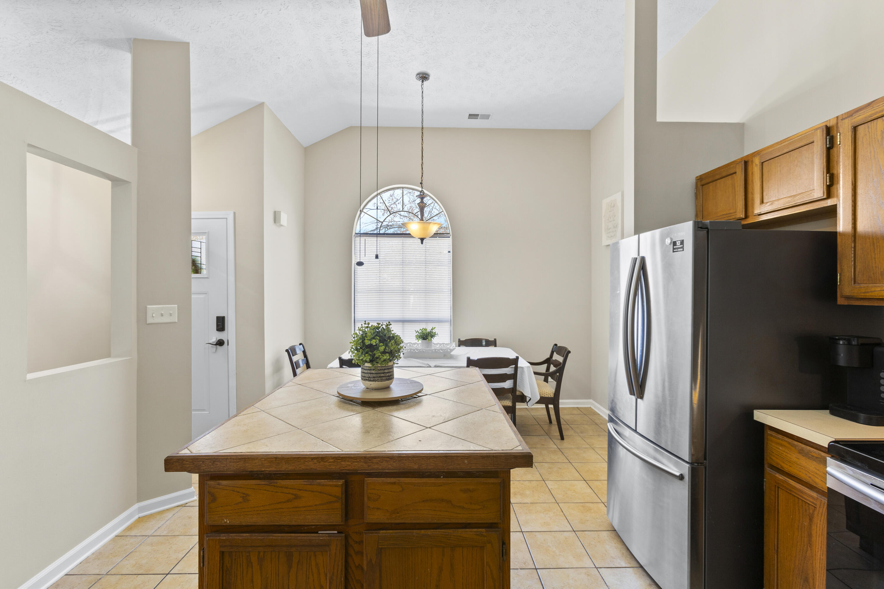 1371 The Kings Court Court