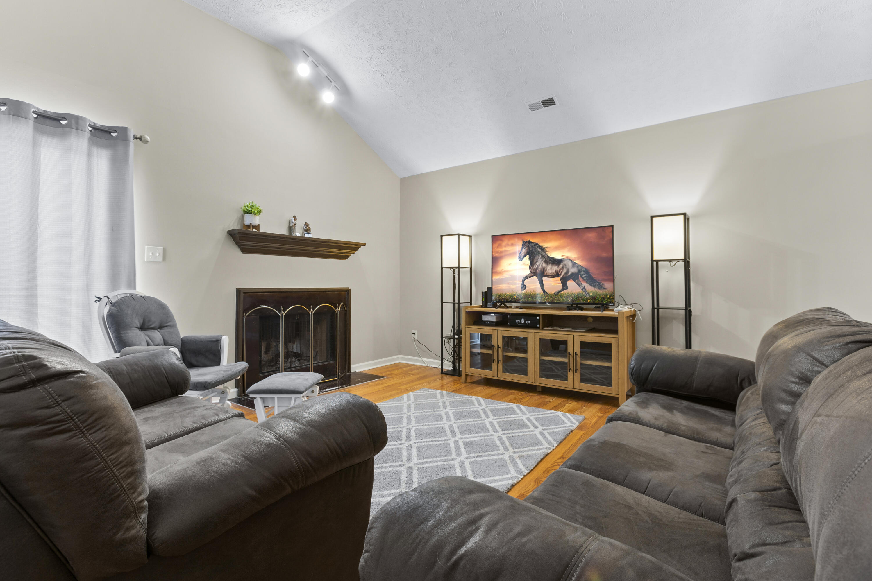 1371 The Kings Court Court