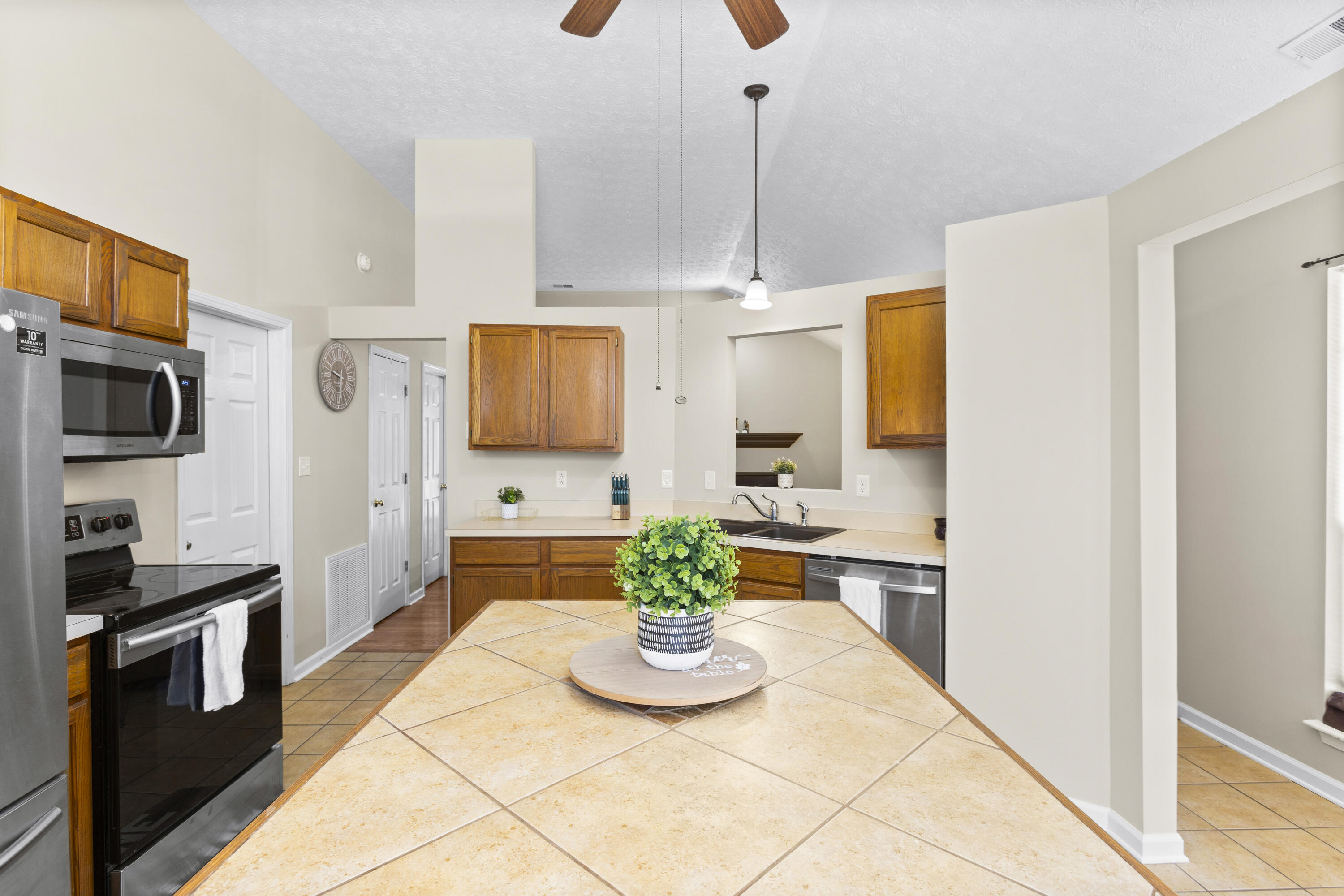 1371 The Kings Court Court