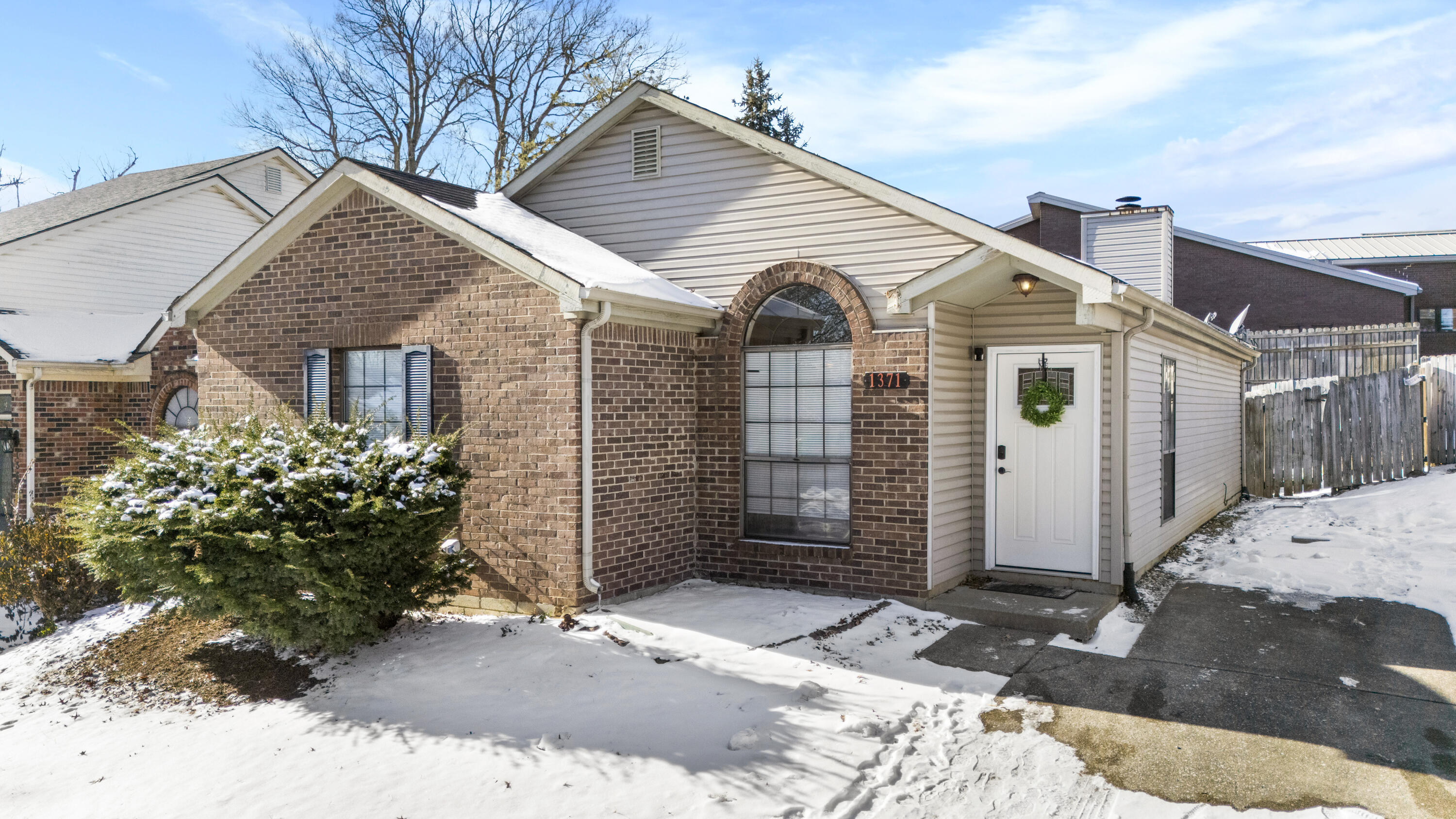 1371 The Kings Court Court