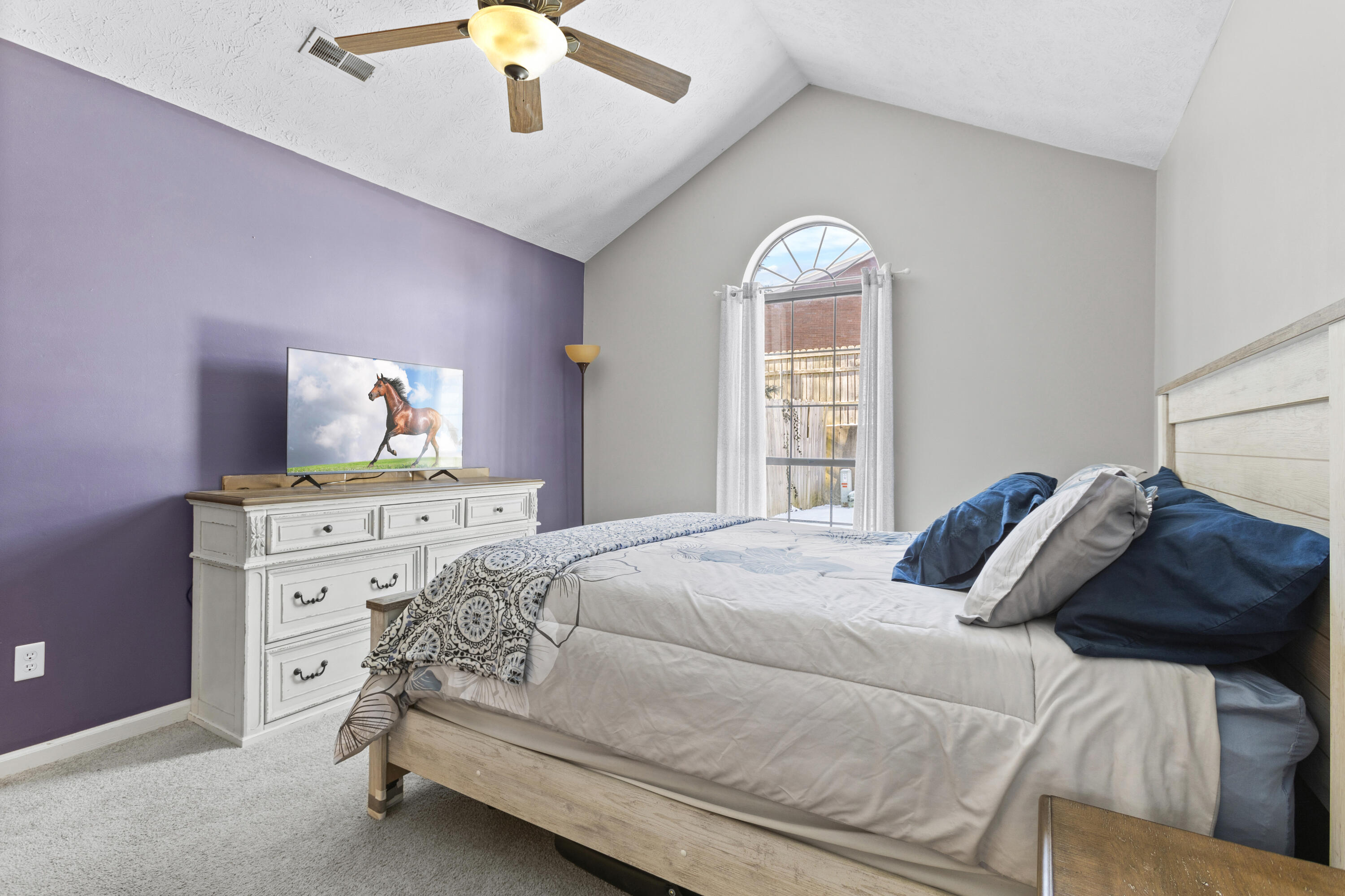 1371 The Kings Court Court