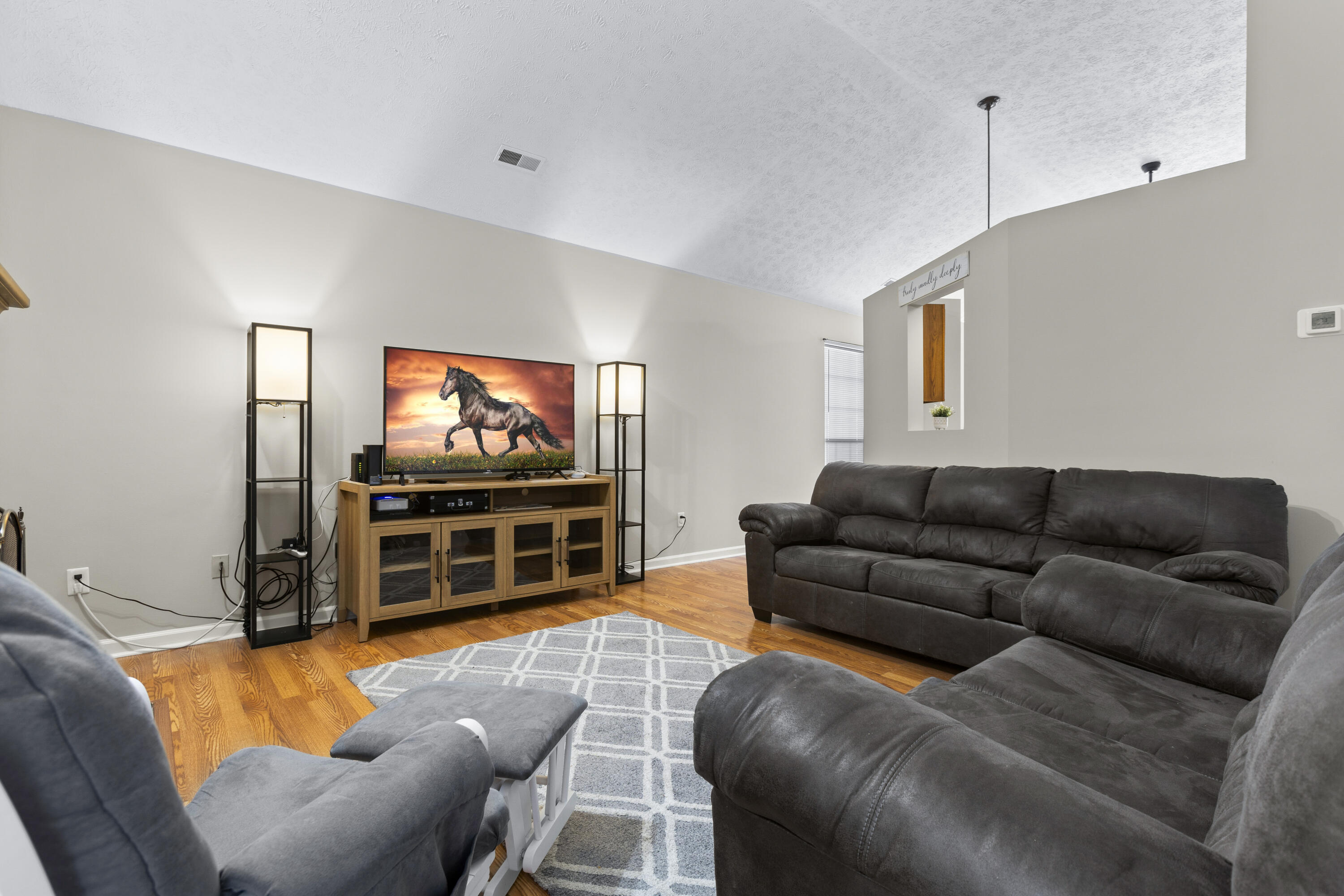 1371 The Kings Court Court