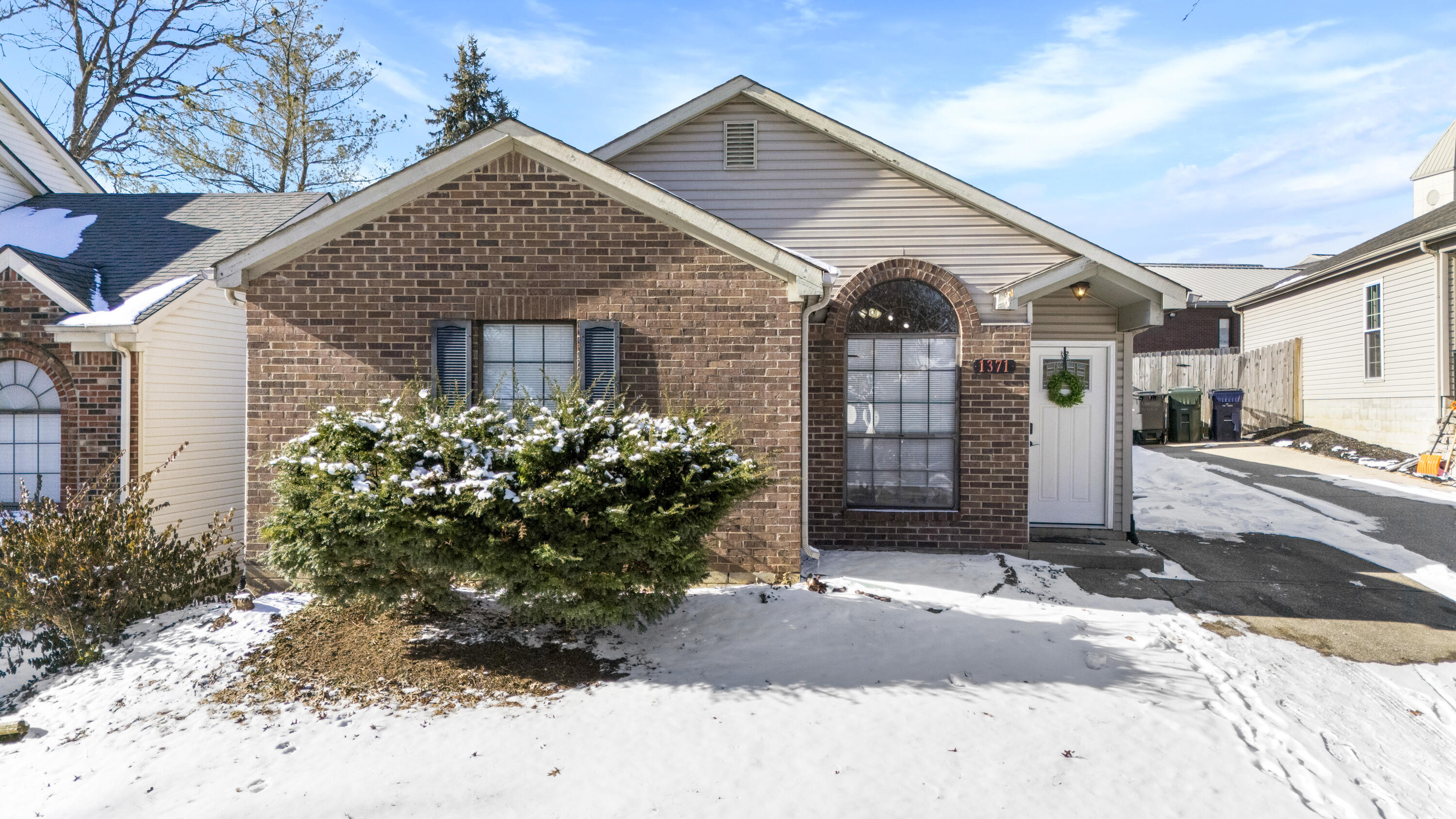 1371 The Kings Court Court