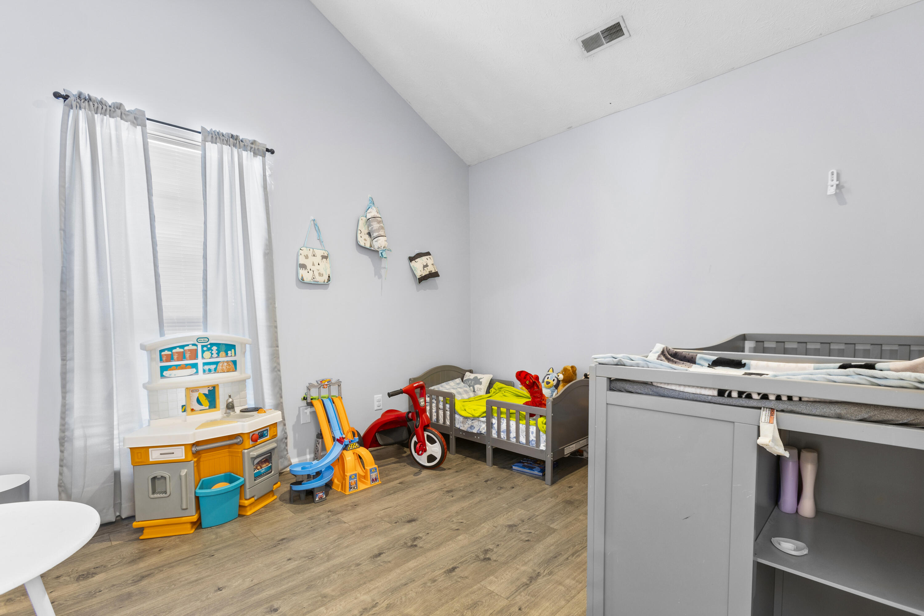 1371 The Kings Court Court