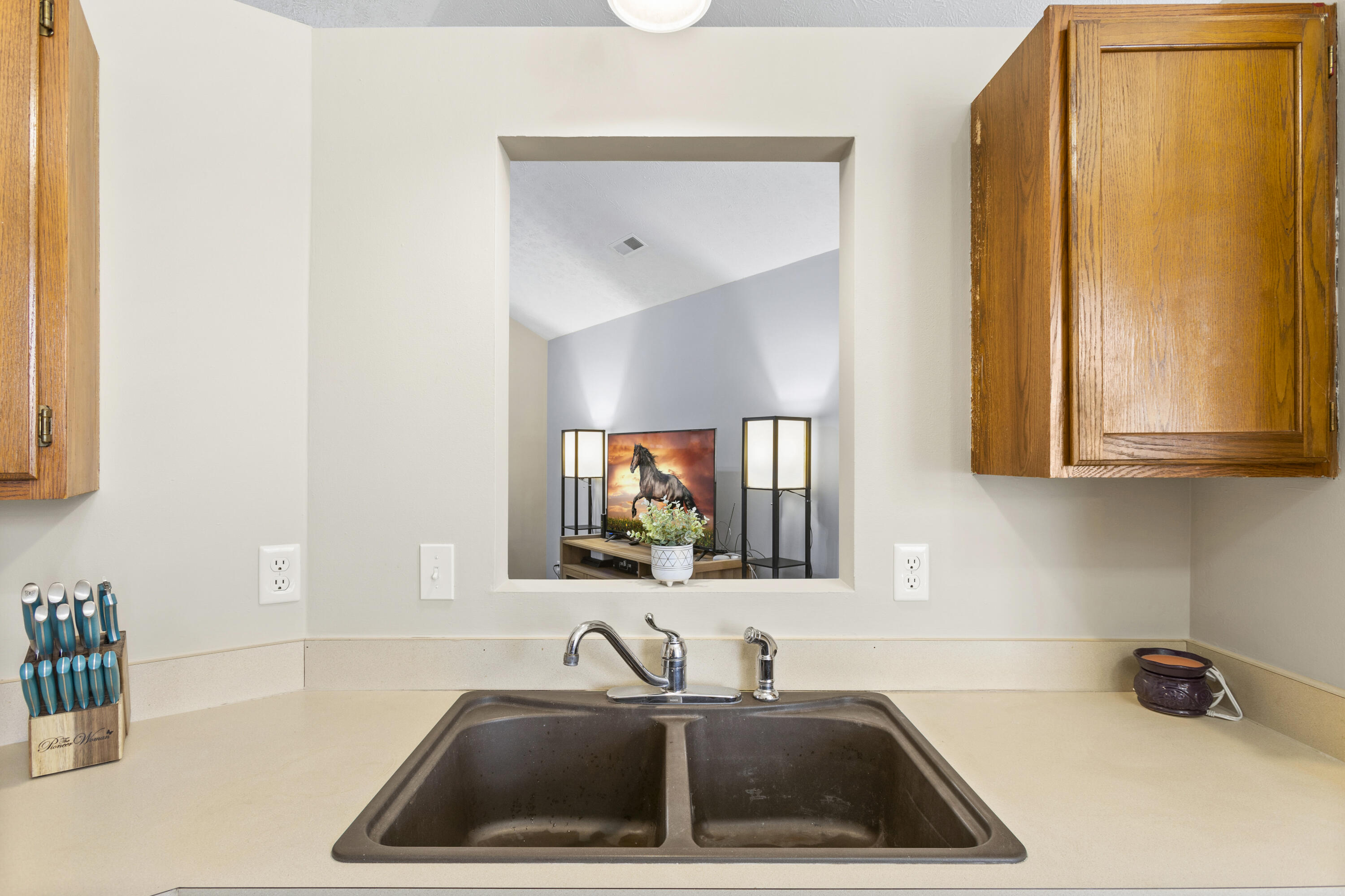 1371 The Kings Court Court