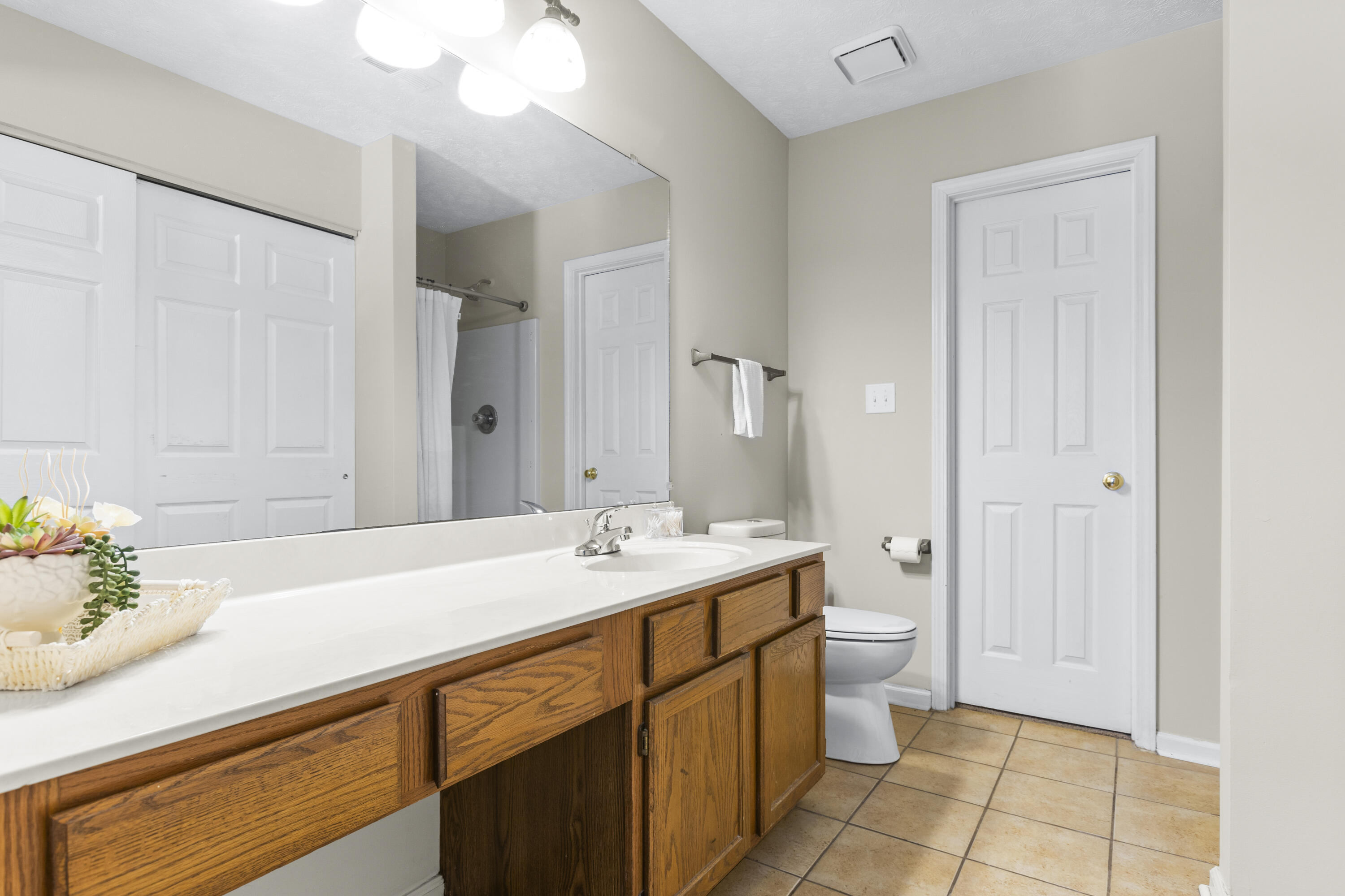 1371 The Kings Court Court