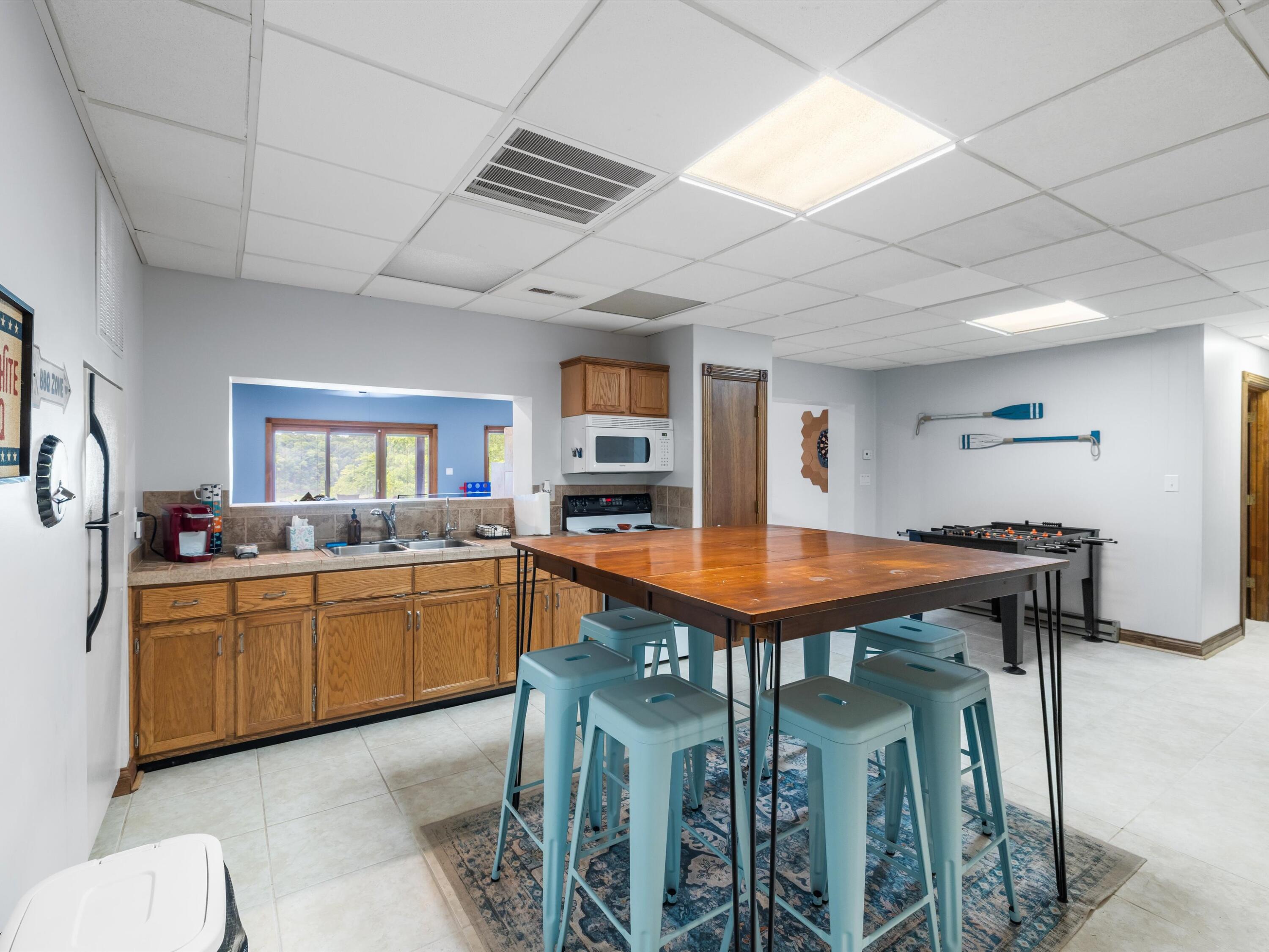 389 Lakeview Drive