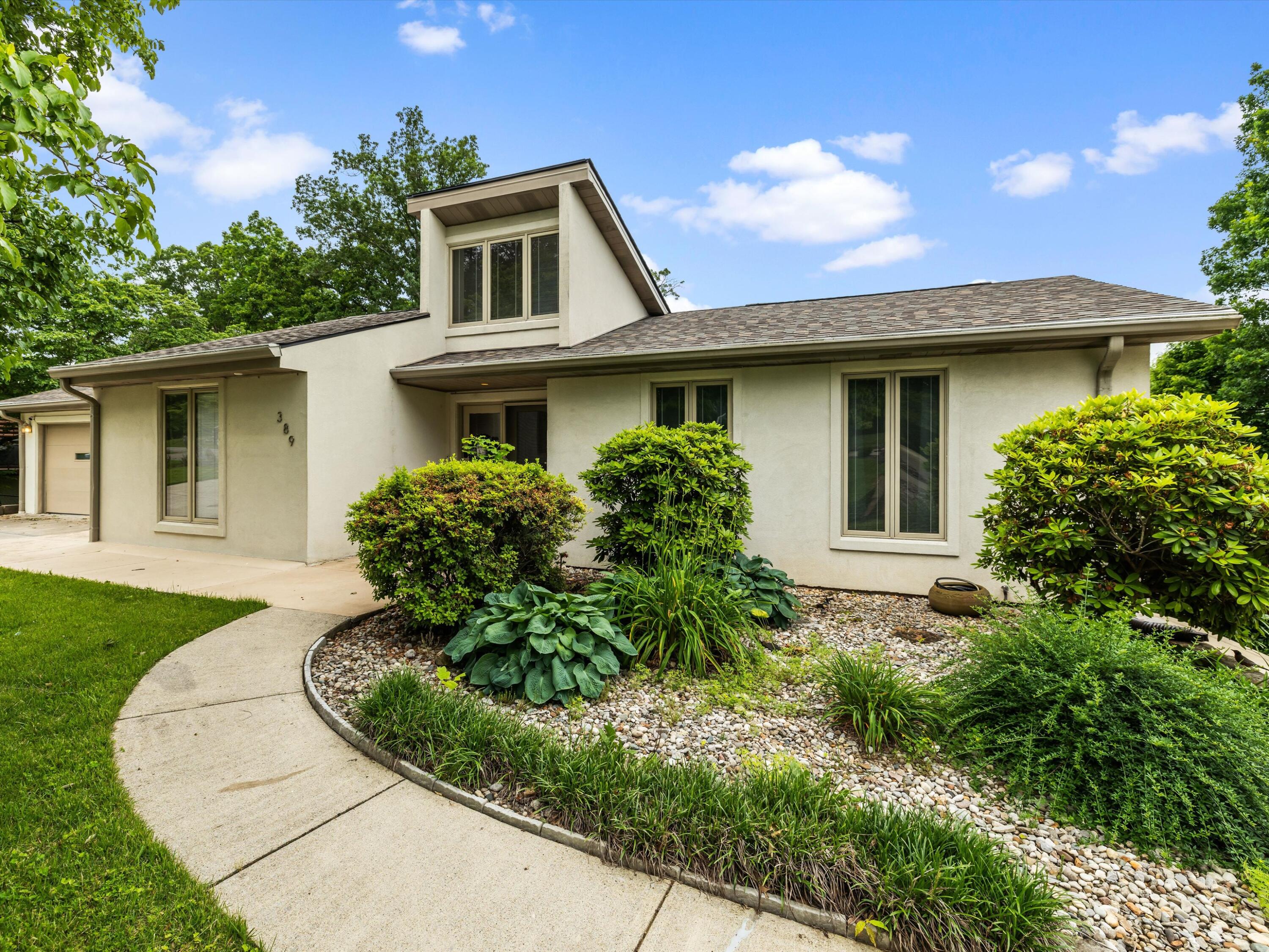 389 Lakeview Drive