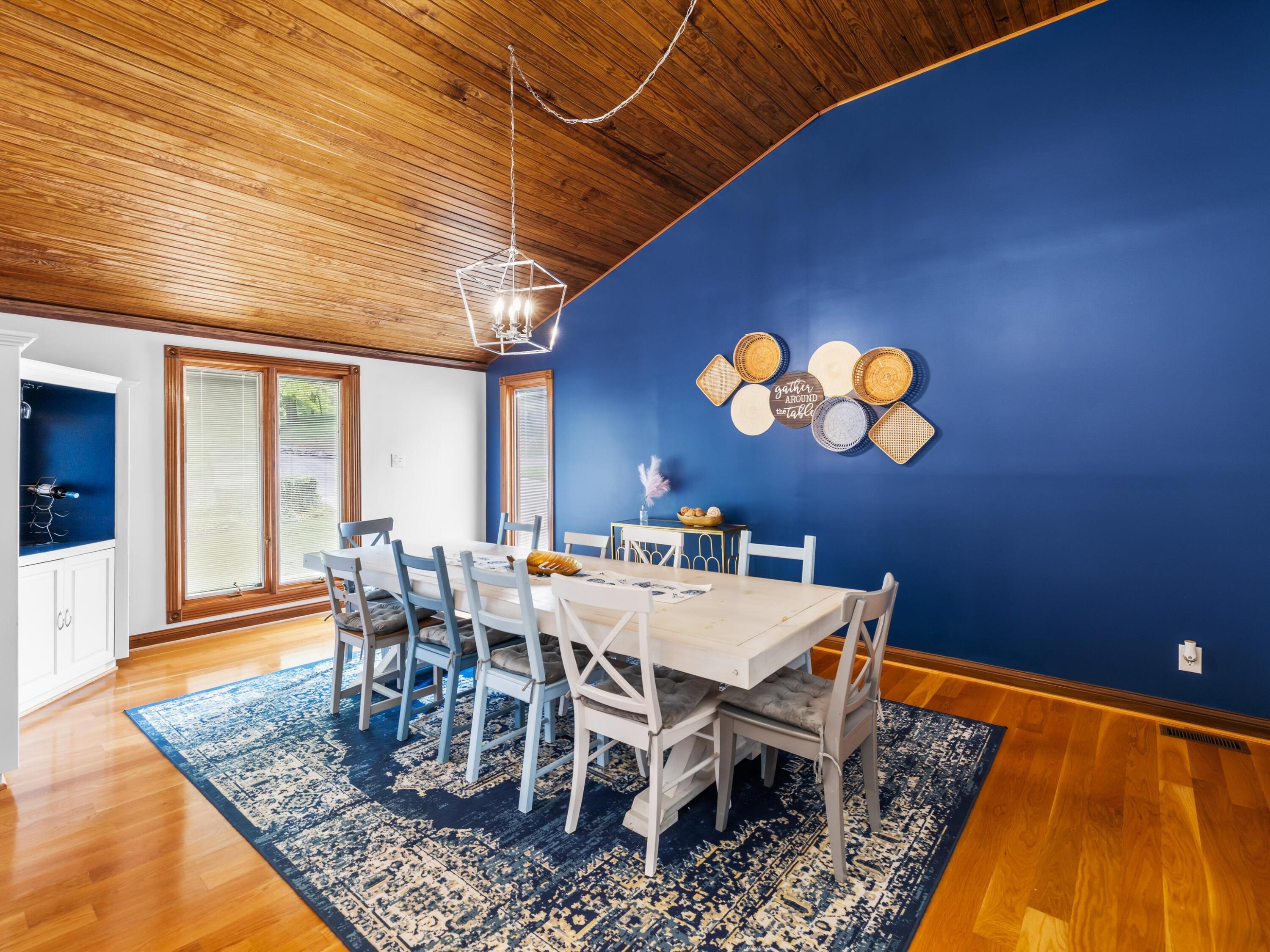 389 Lakeview Drive