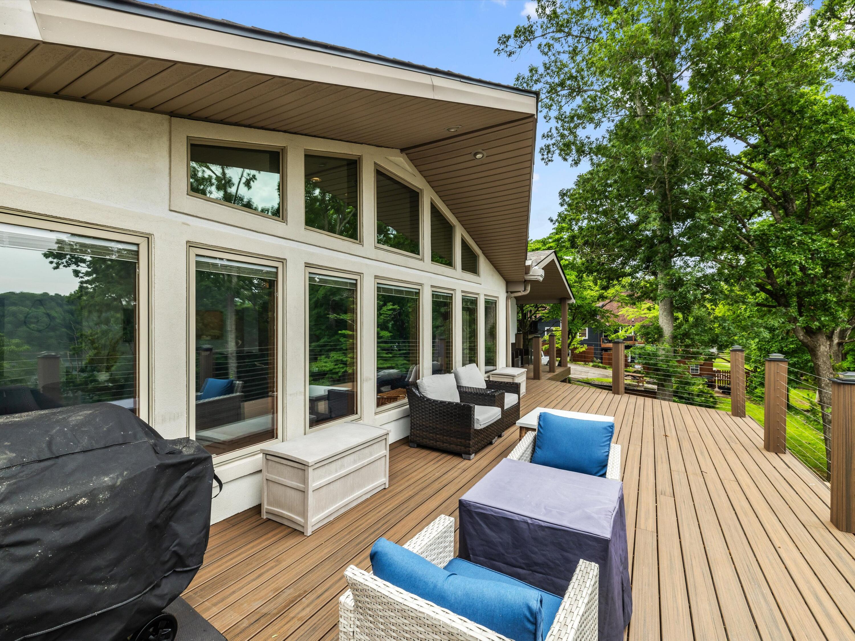 389 Lakeview Drive