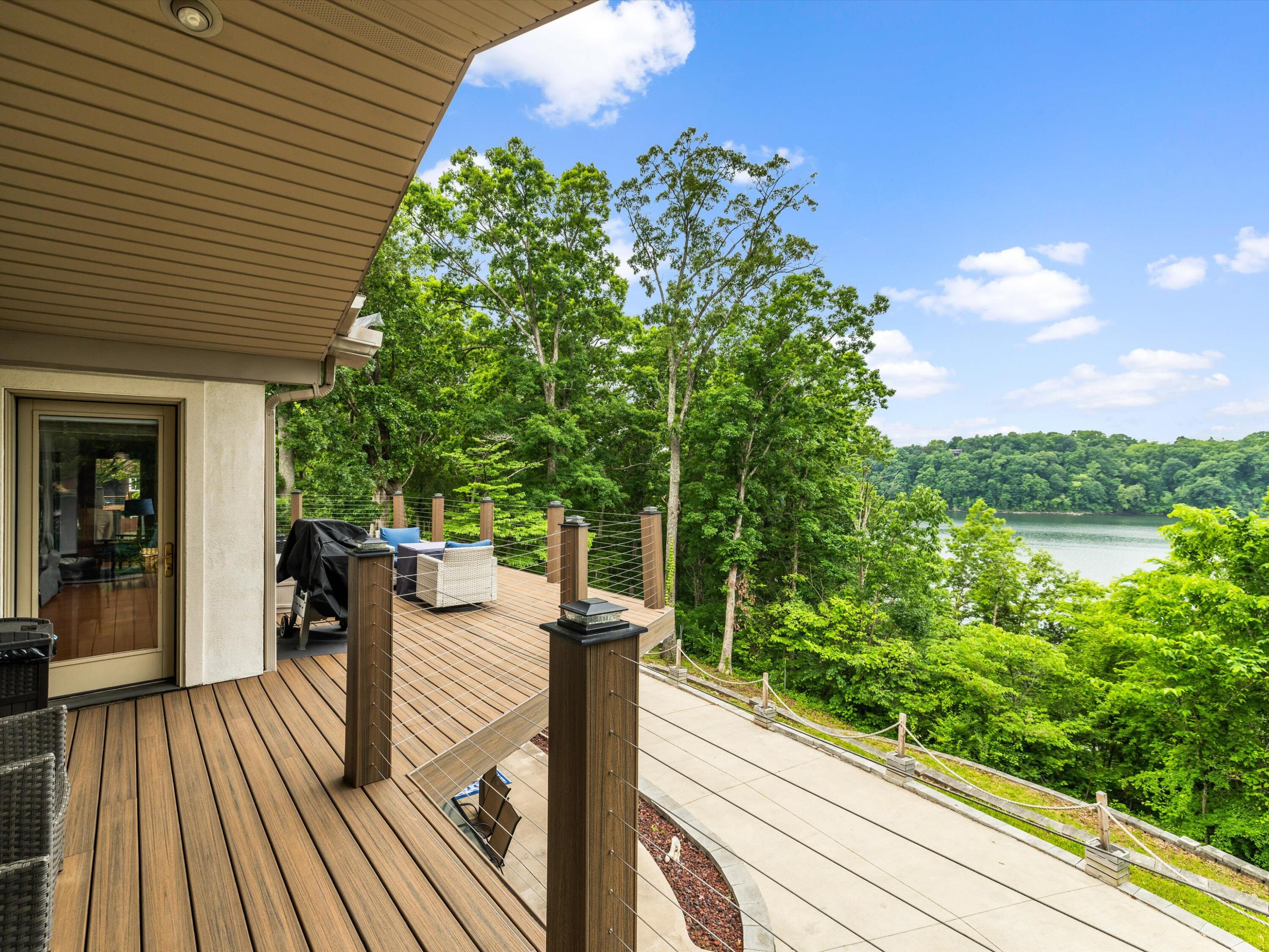 389 Lakeview Drive