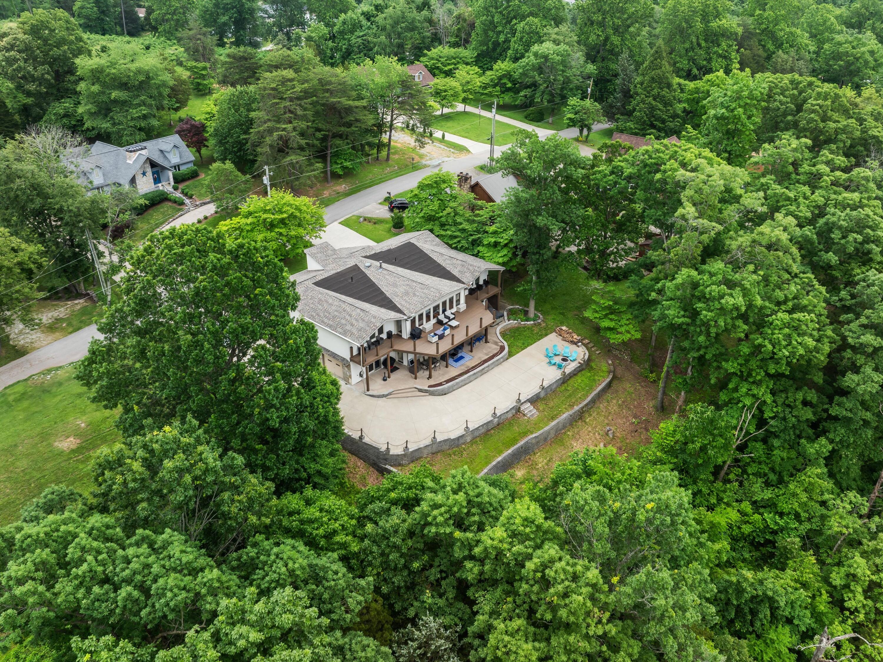 389 Lakeview Drive