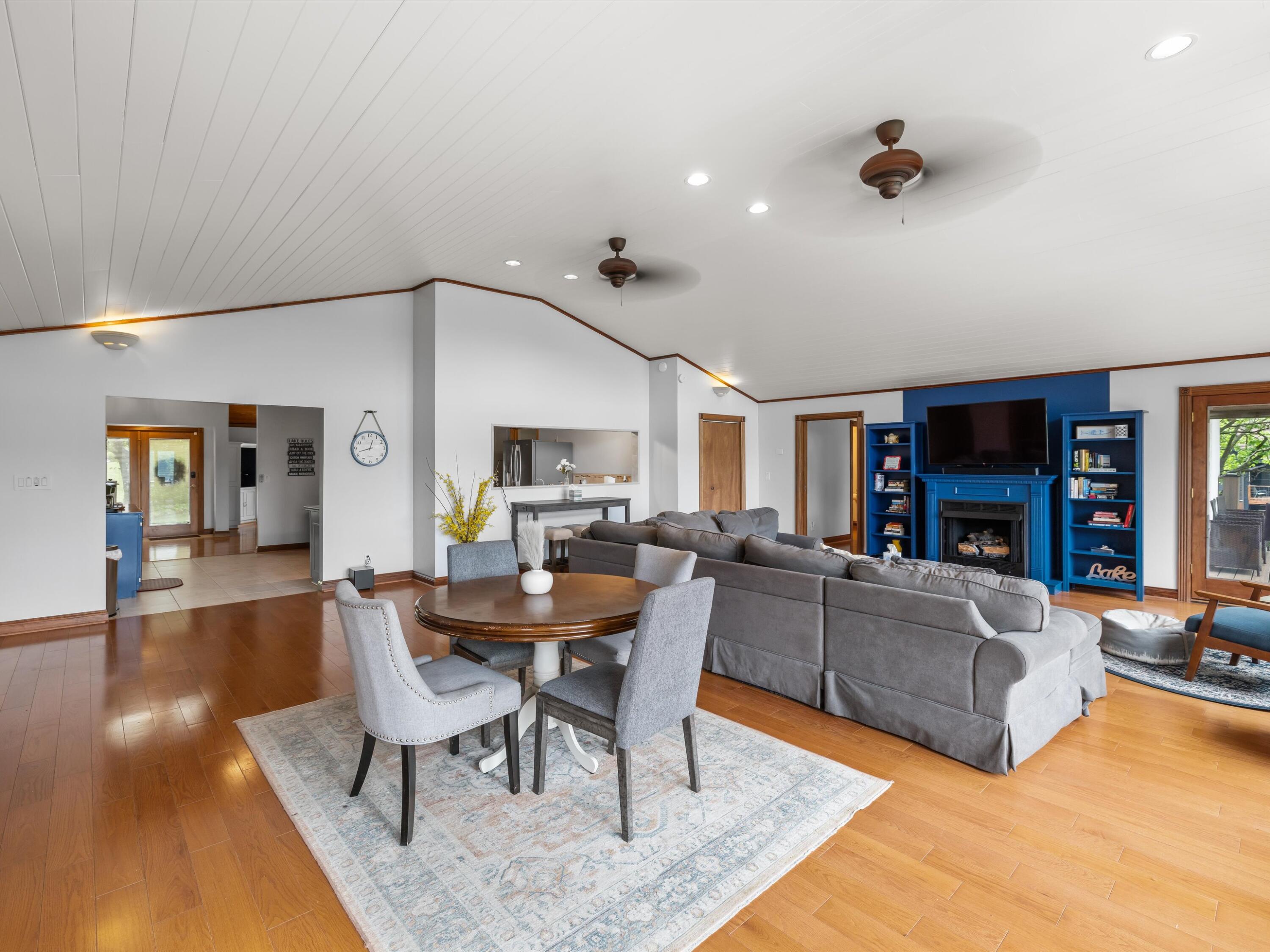 389 Lakeview Drive