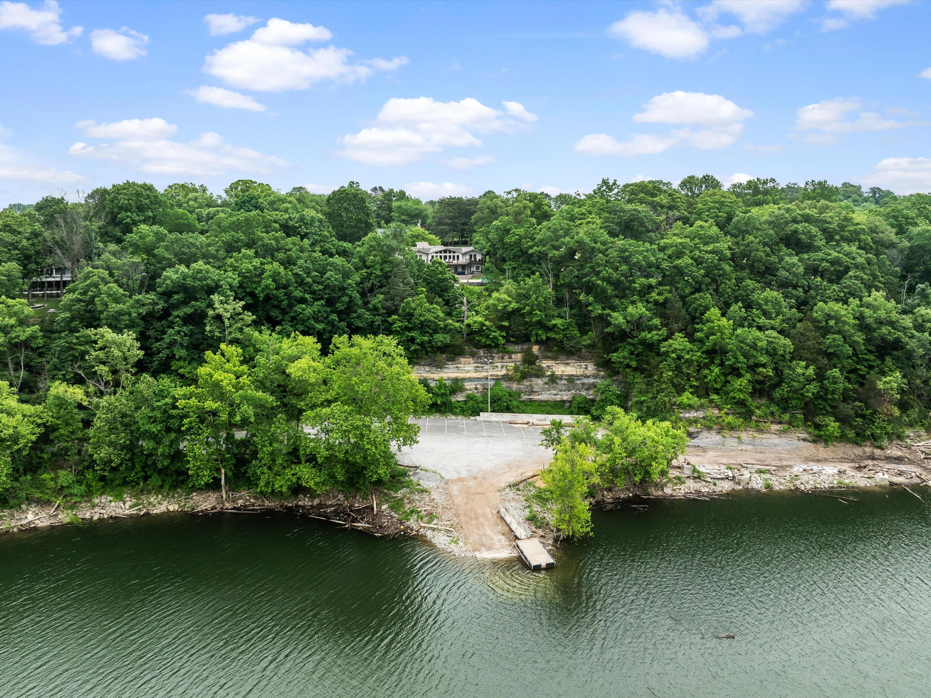 389 Lakeview Drive