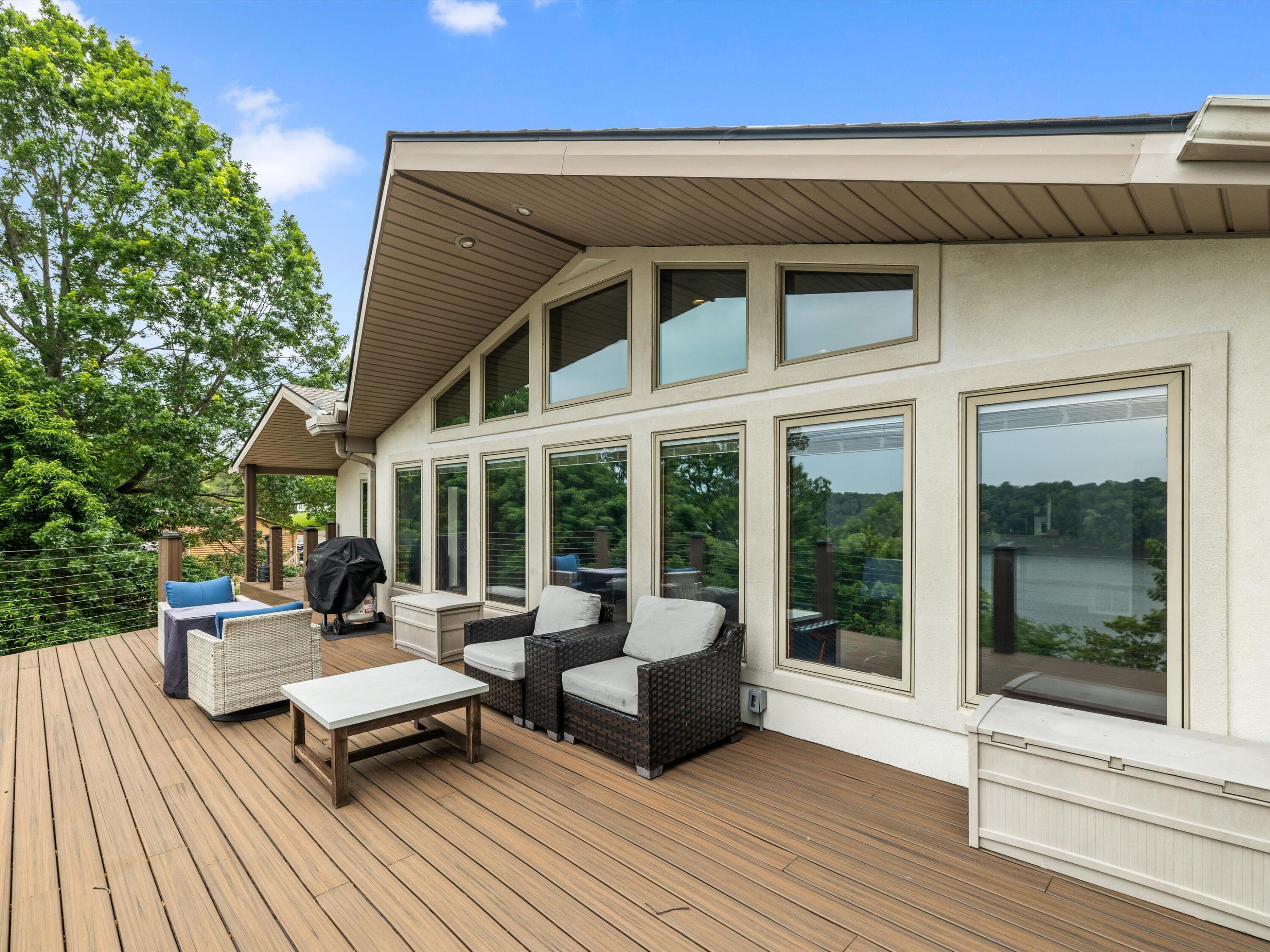 389 Lakeview Drive